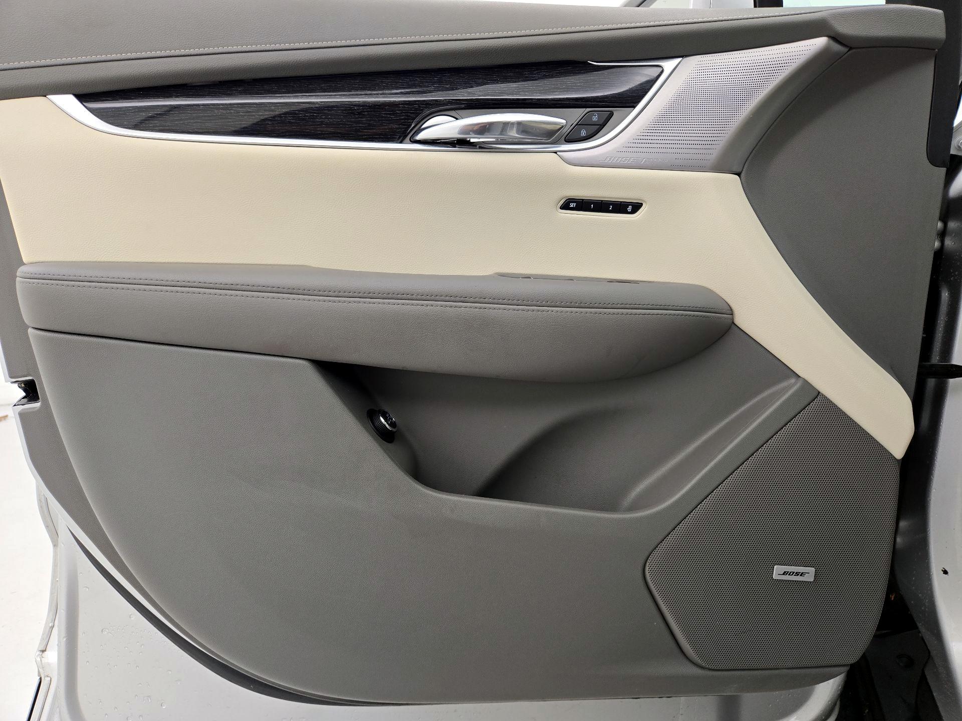 Thumbnail: 2020 Cadillac XT6 - 12