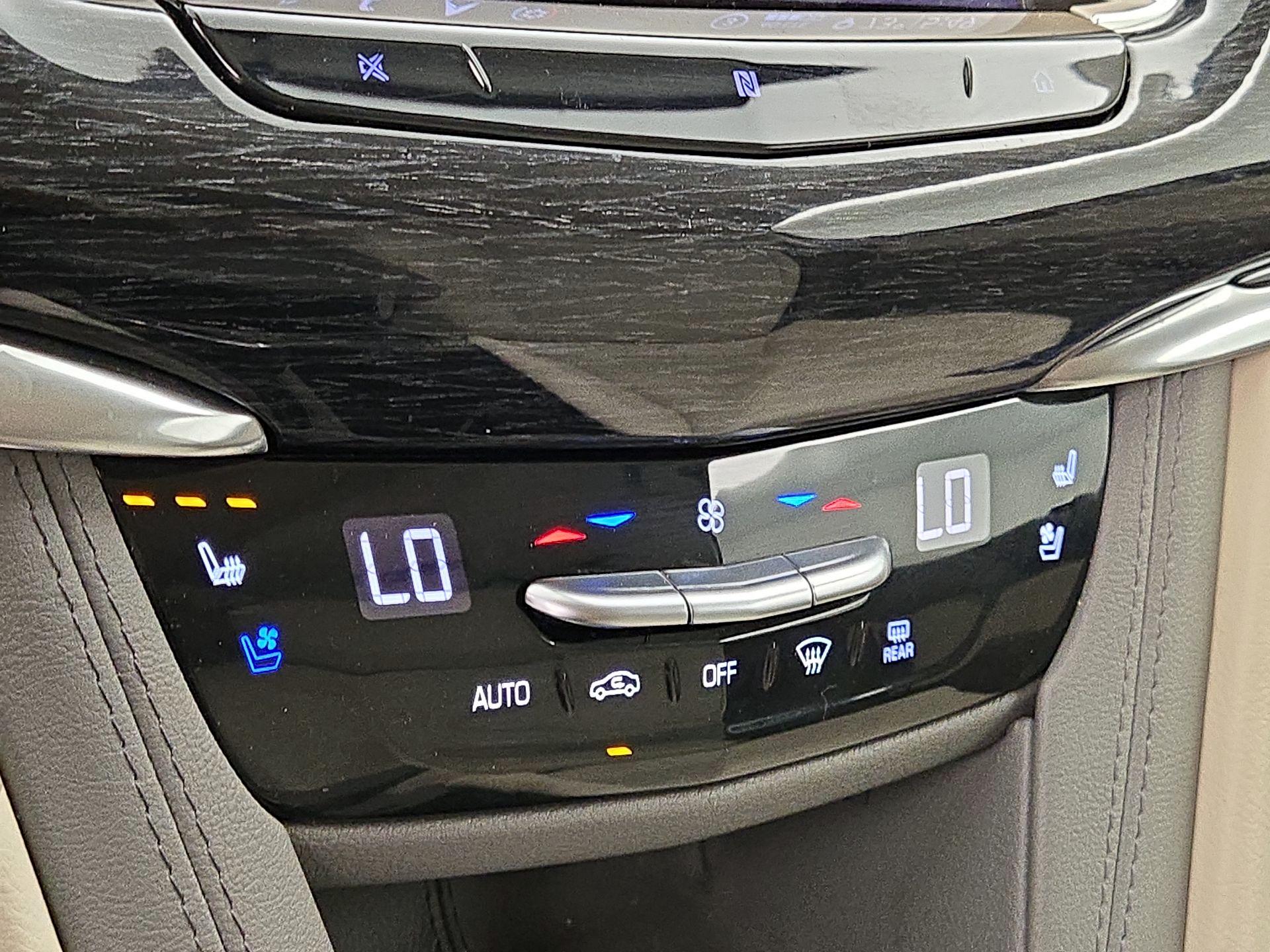 Thumbnail: 2020 Cadillac XT6 - 16