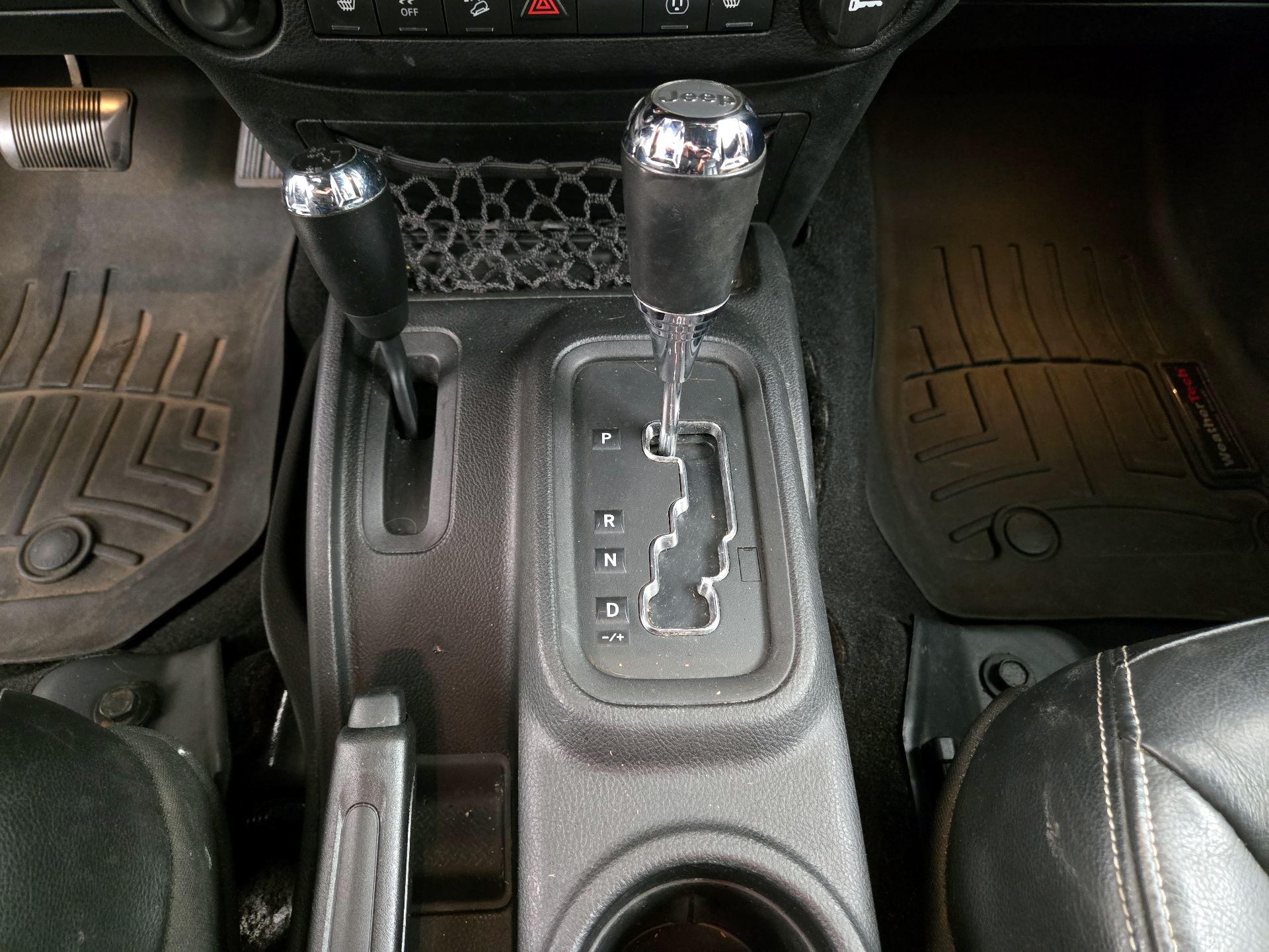 Thumbnail: 2015 Jeep Wrangler - 15