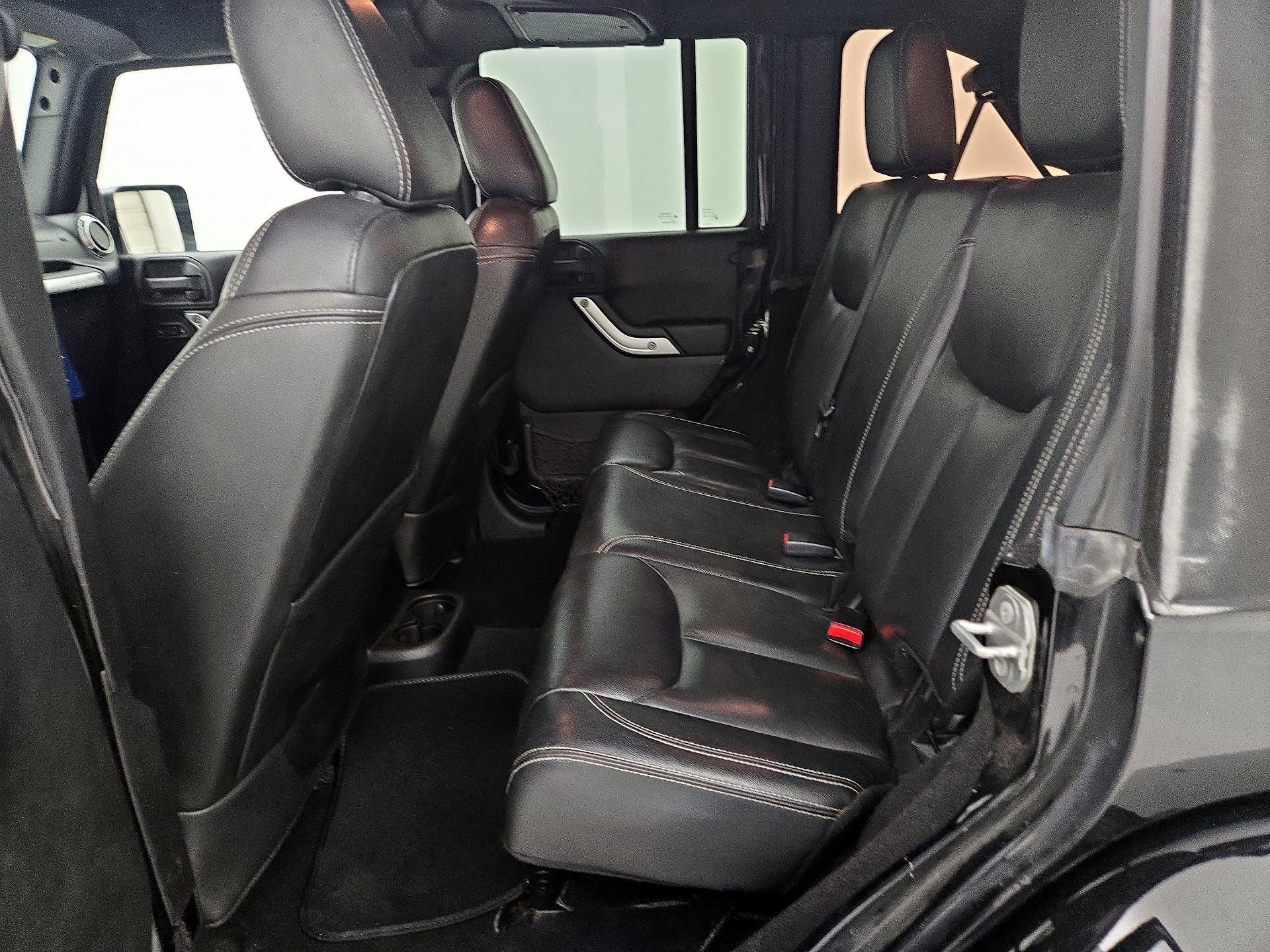 Thumbnail: 2015 Jeep Wrangler - 16