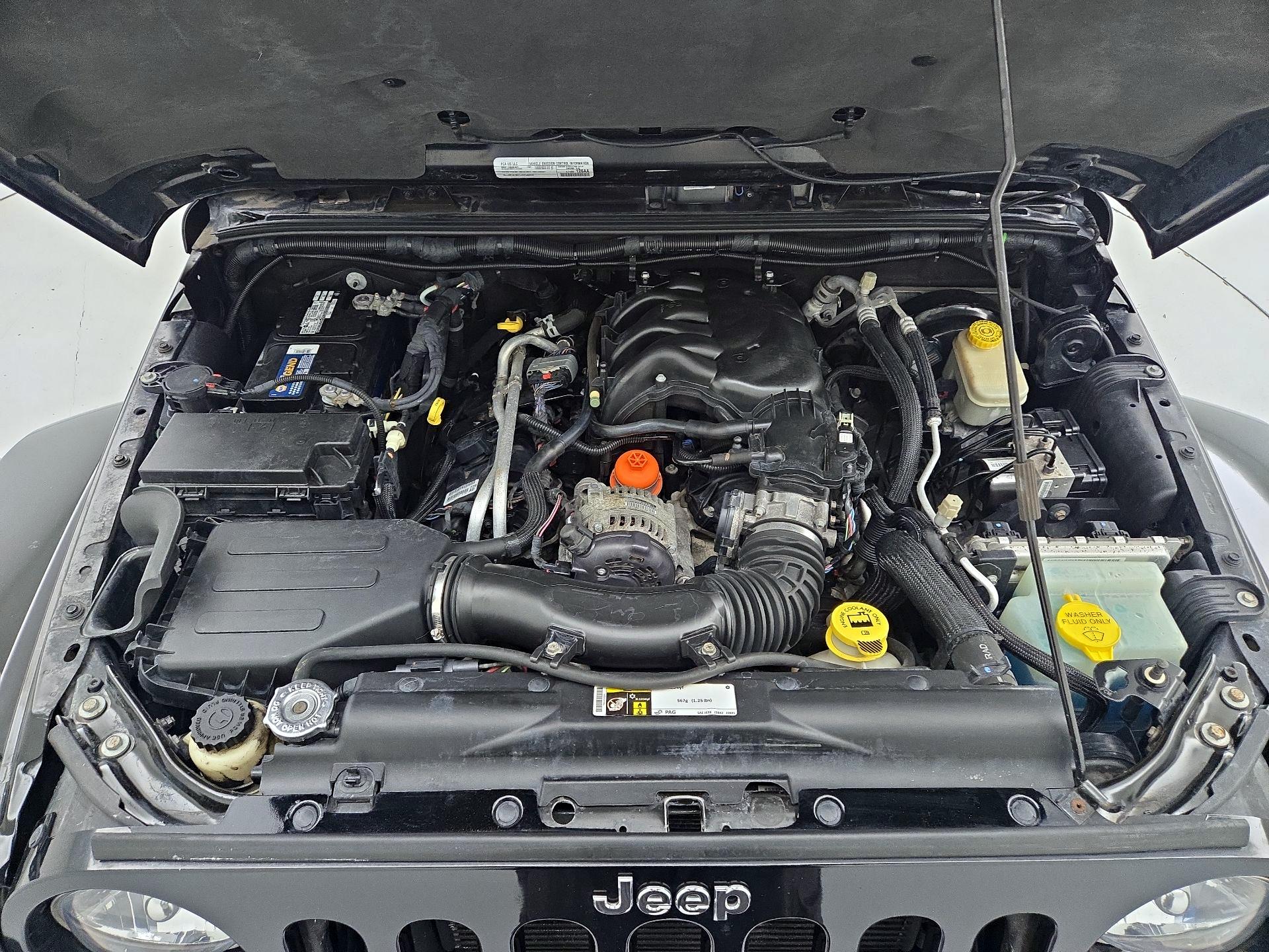 Thumbnail: 2015 Jeep Wrangler - 18