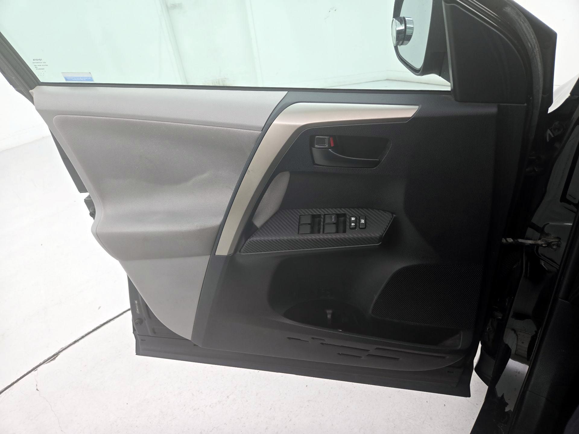 Thumbnail: 2013 Toyota RAV4 - 12