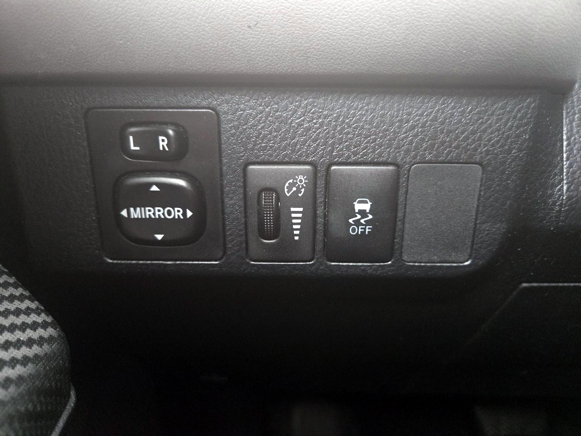 Thumbnail: 2013 Toyota RAV4 - 13
