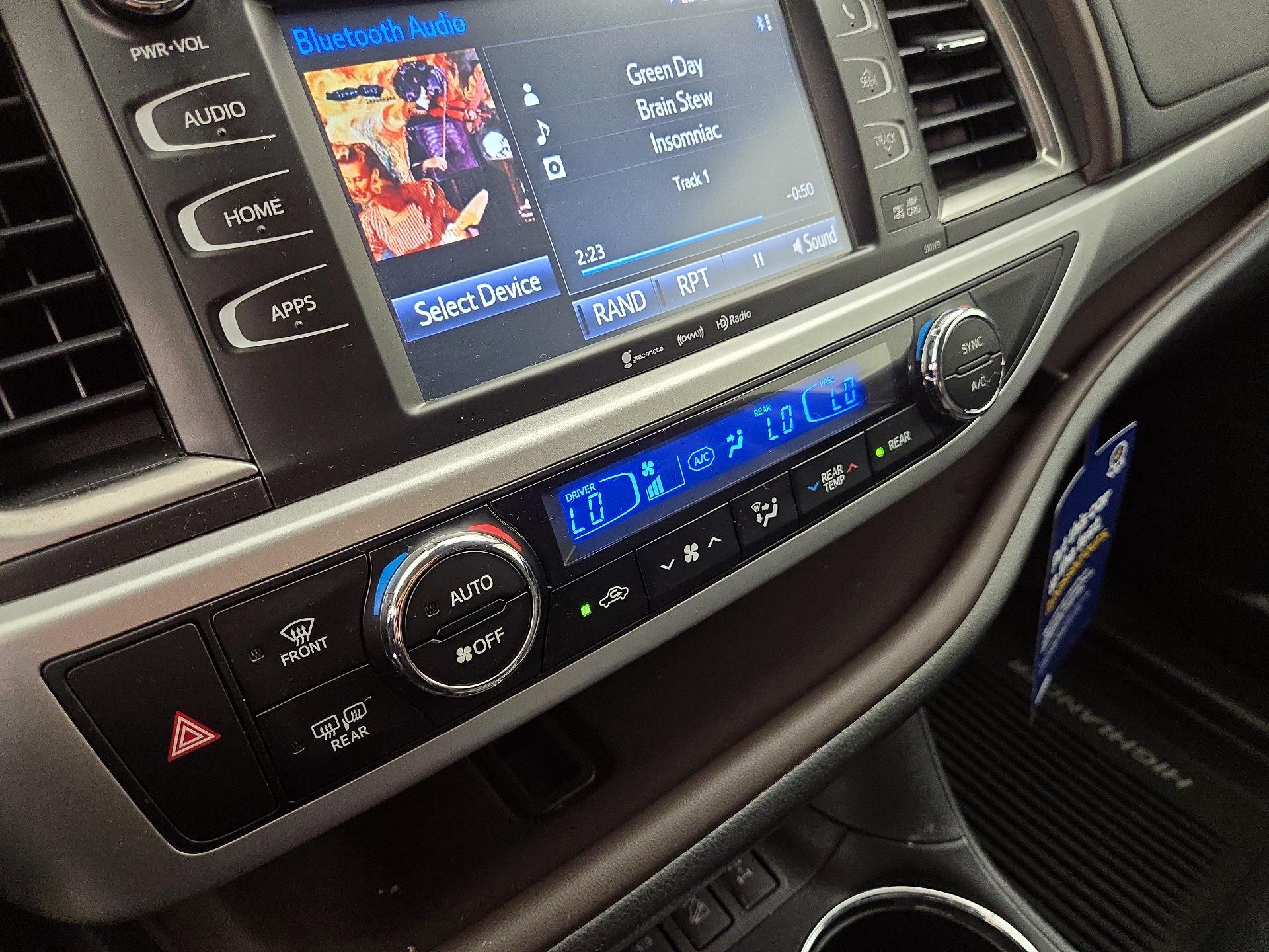 Thumbnail: 2017 Toyota Highlander - 17