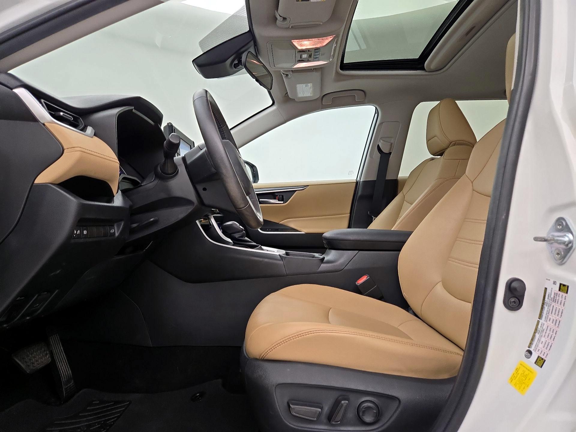 Thumbnail: 2020 Toyota RAV4 - 11