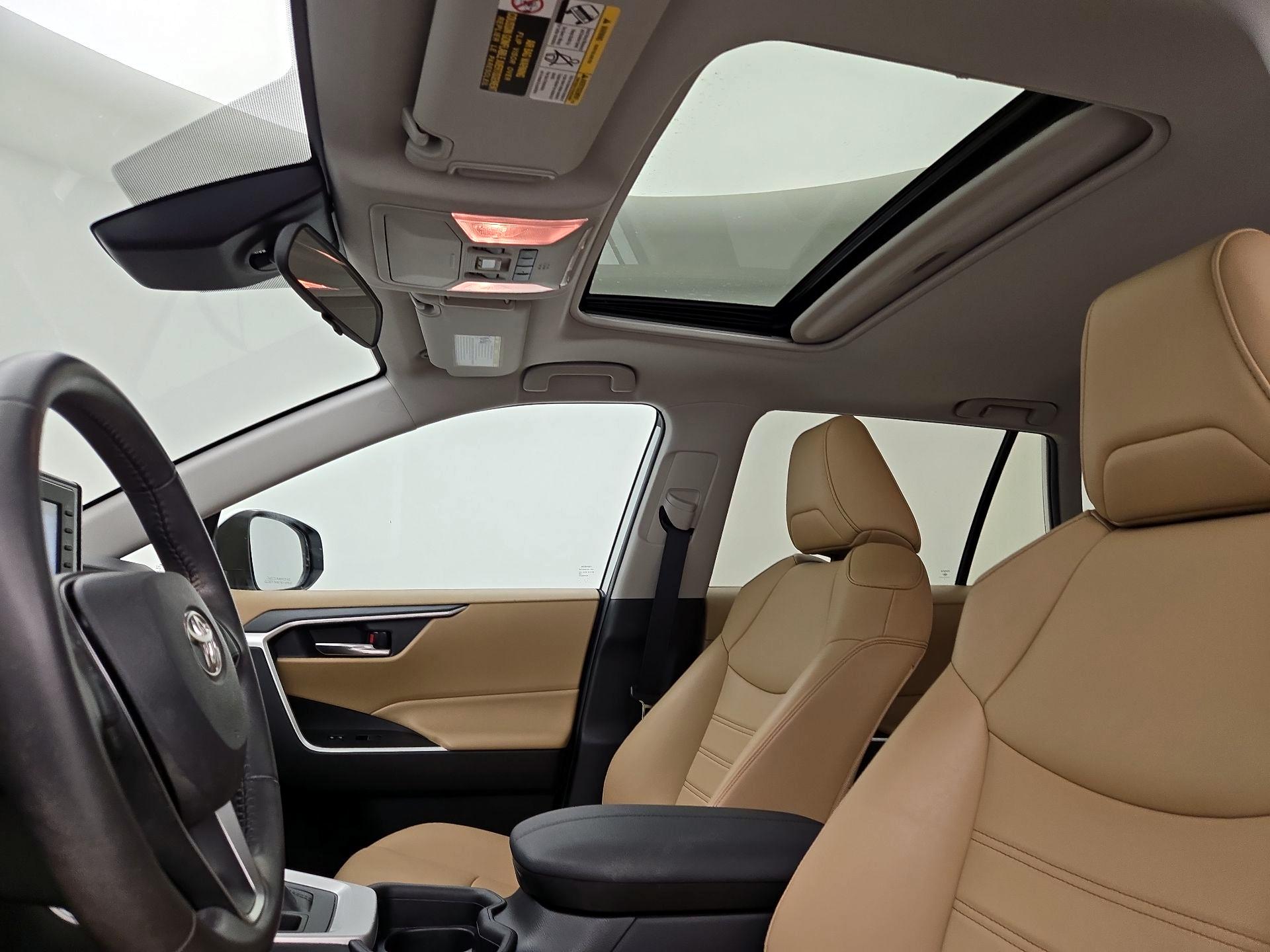 Thumbnail: 2020 Toyota RAV4 - 18