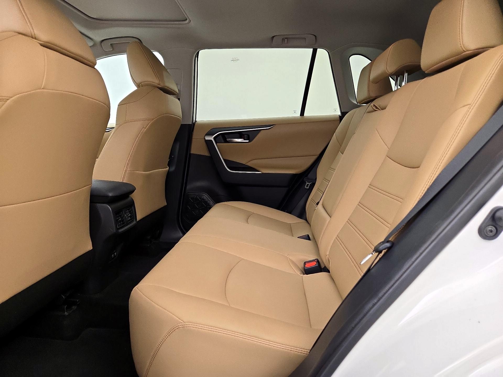 Thumbnail: 2020 Toyota RAV4 - 19
