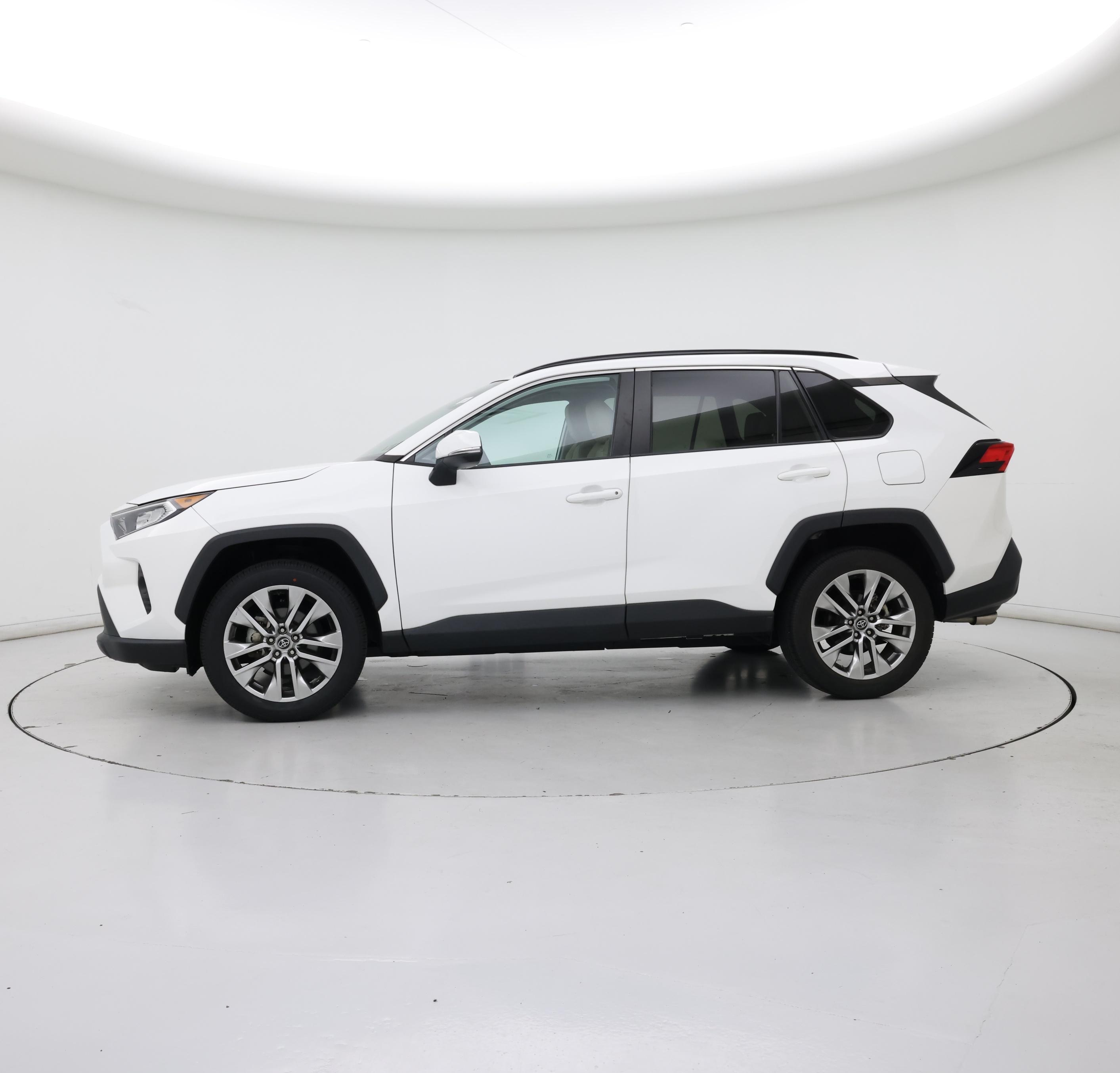 Thumbnail: 2020 Toyota RAV4 - 3