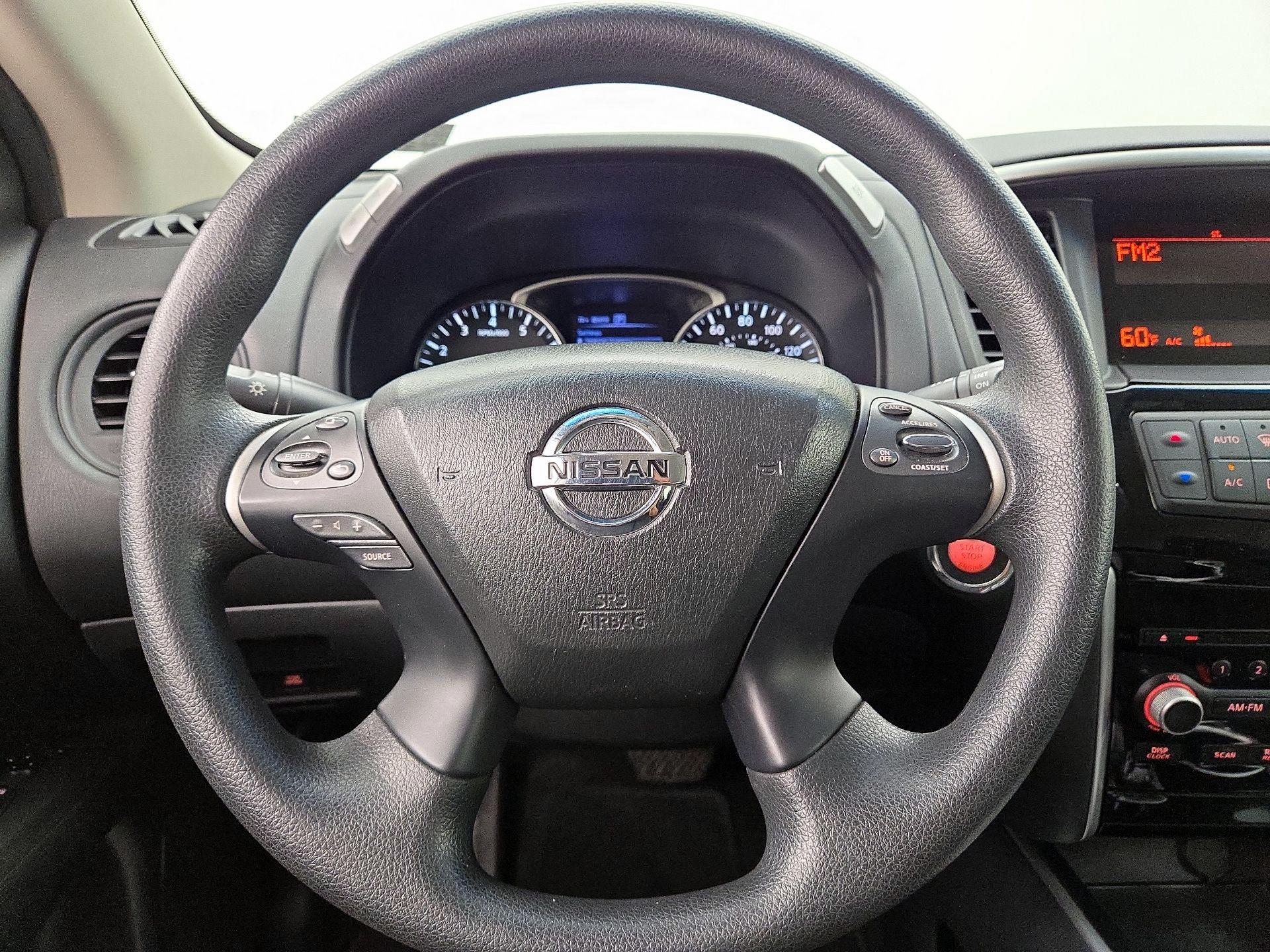 Thumbnail: 2016 Nissan Pathfinder - 10