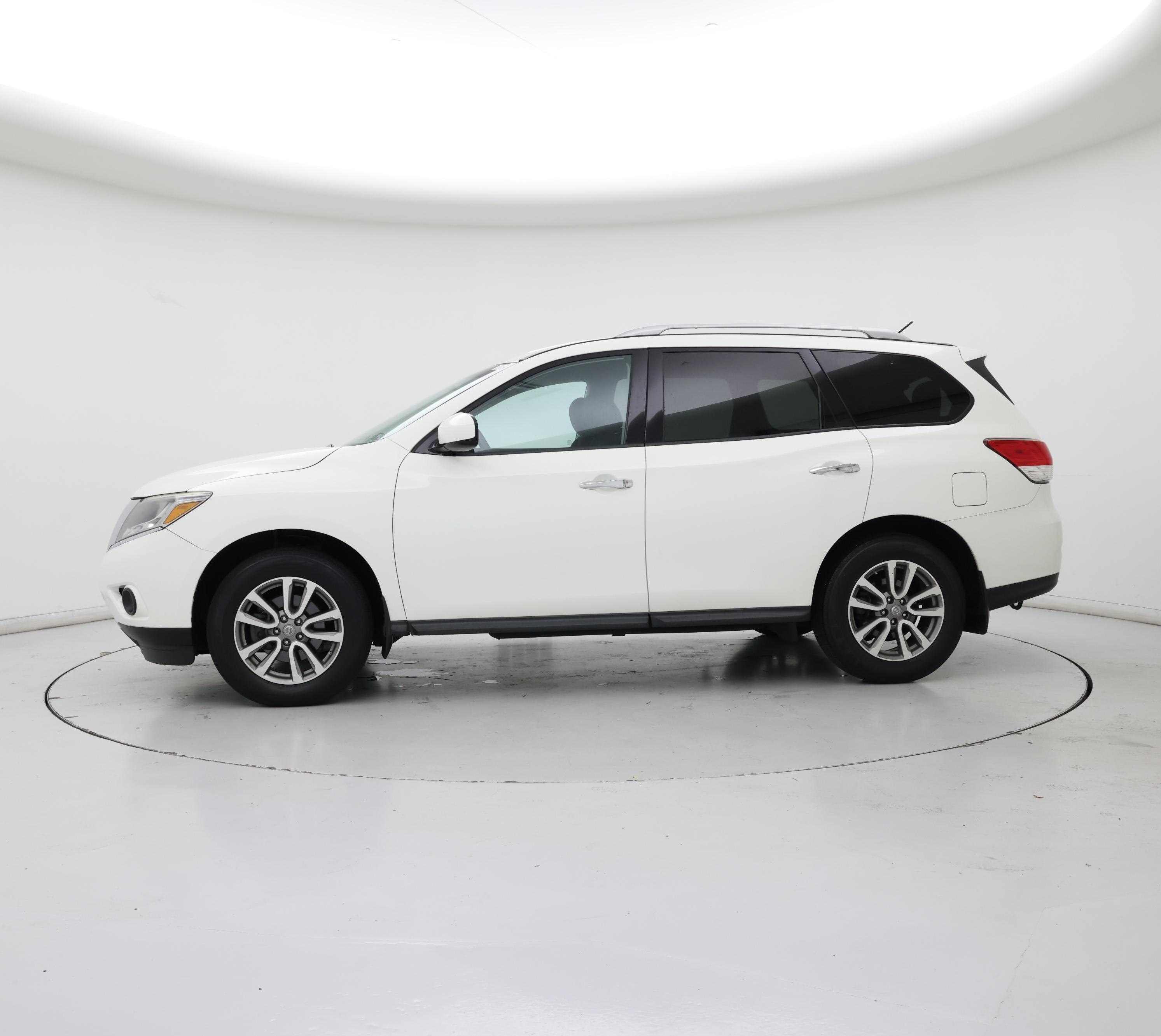 Thumbnail: 2016 Nissan Pathfinder - 3