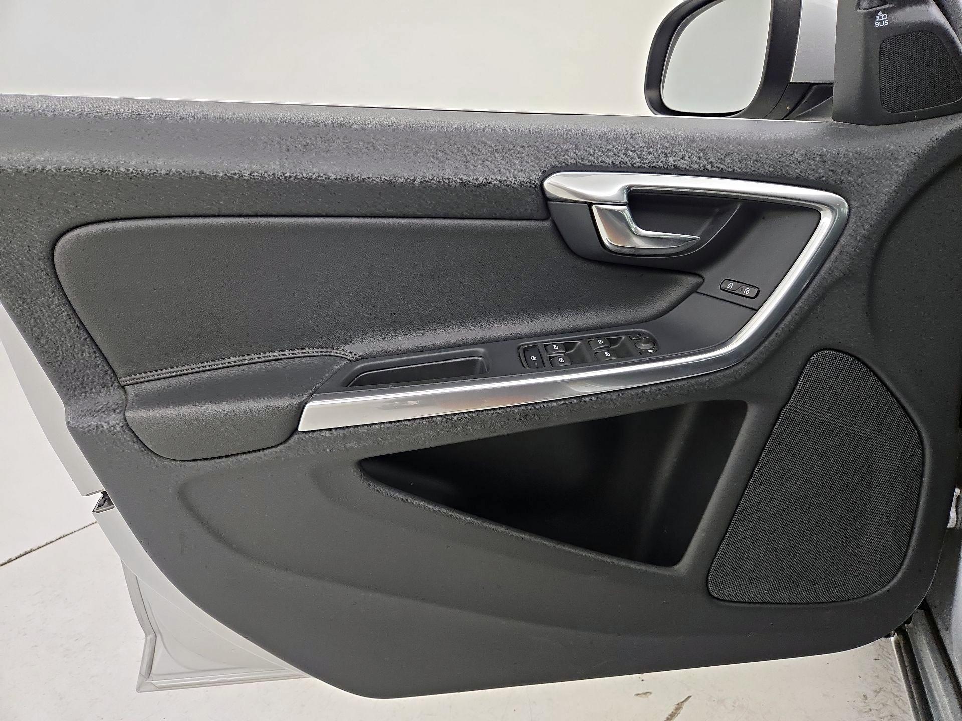 Thumbnail: 2015 Volvo S60 - 12