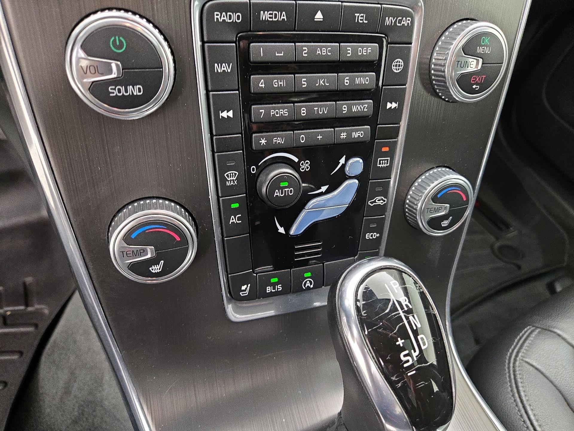 Thumbnail: 2015 Volvo S60 - 15