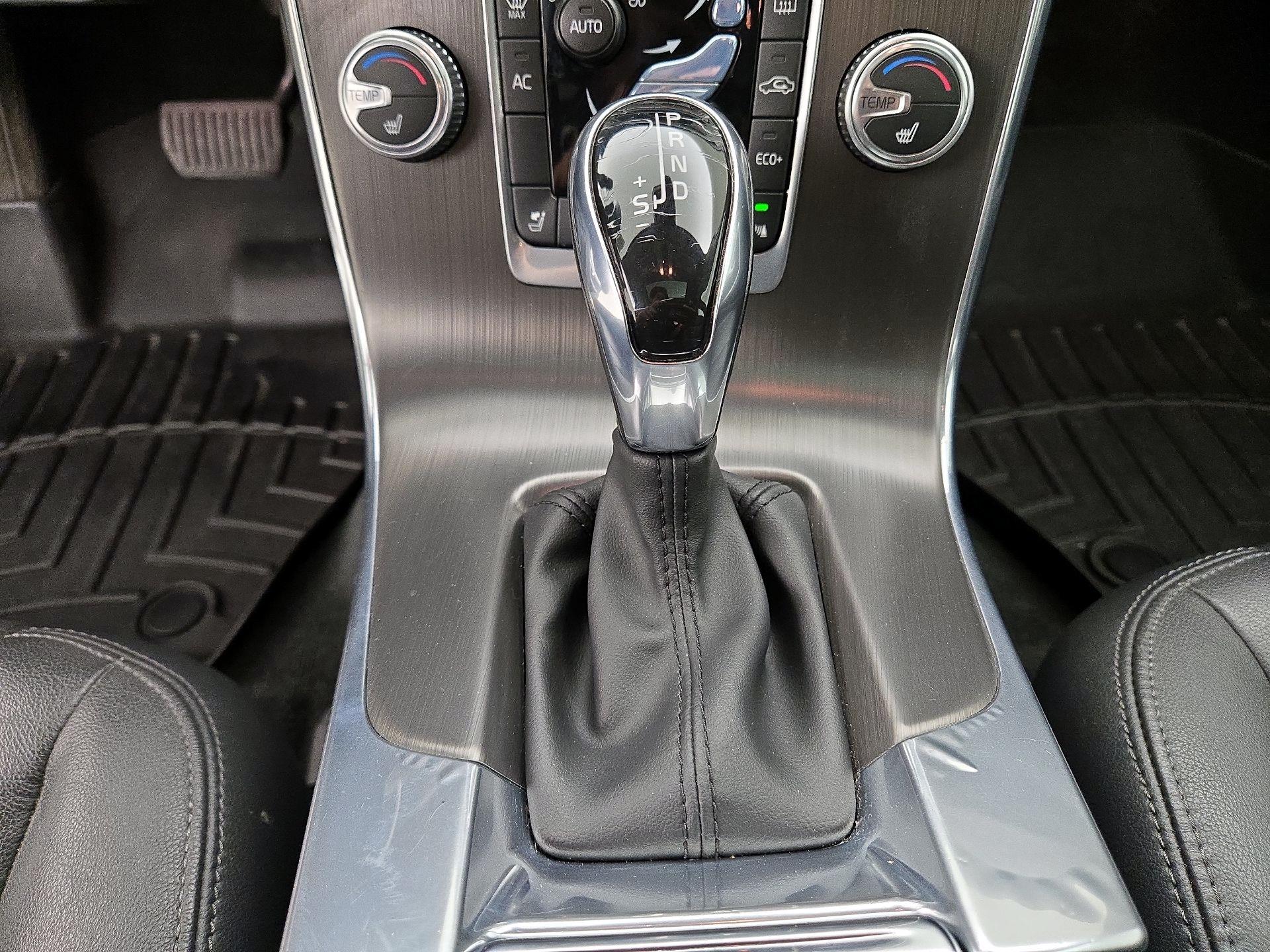 Thumbnail: 2015 Volvo S60 - 16