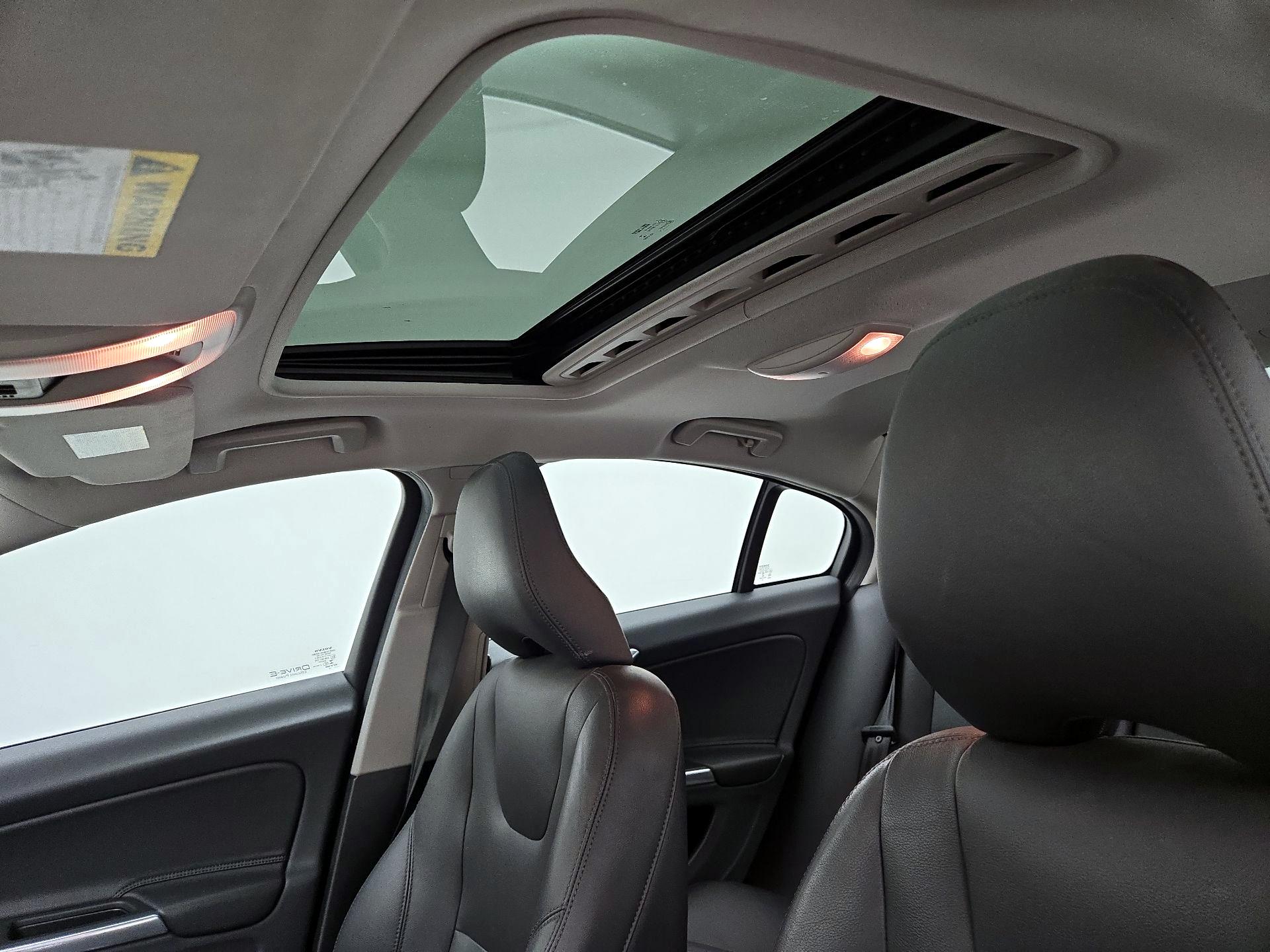 Thumbnail: 2015 Volvo S60 - 18