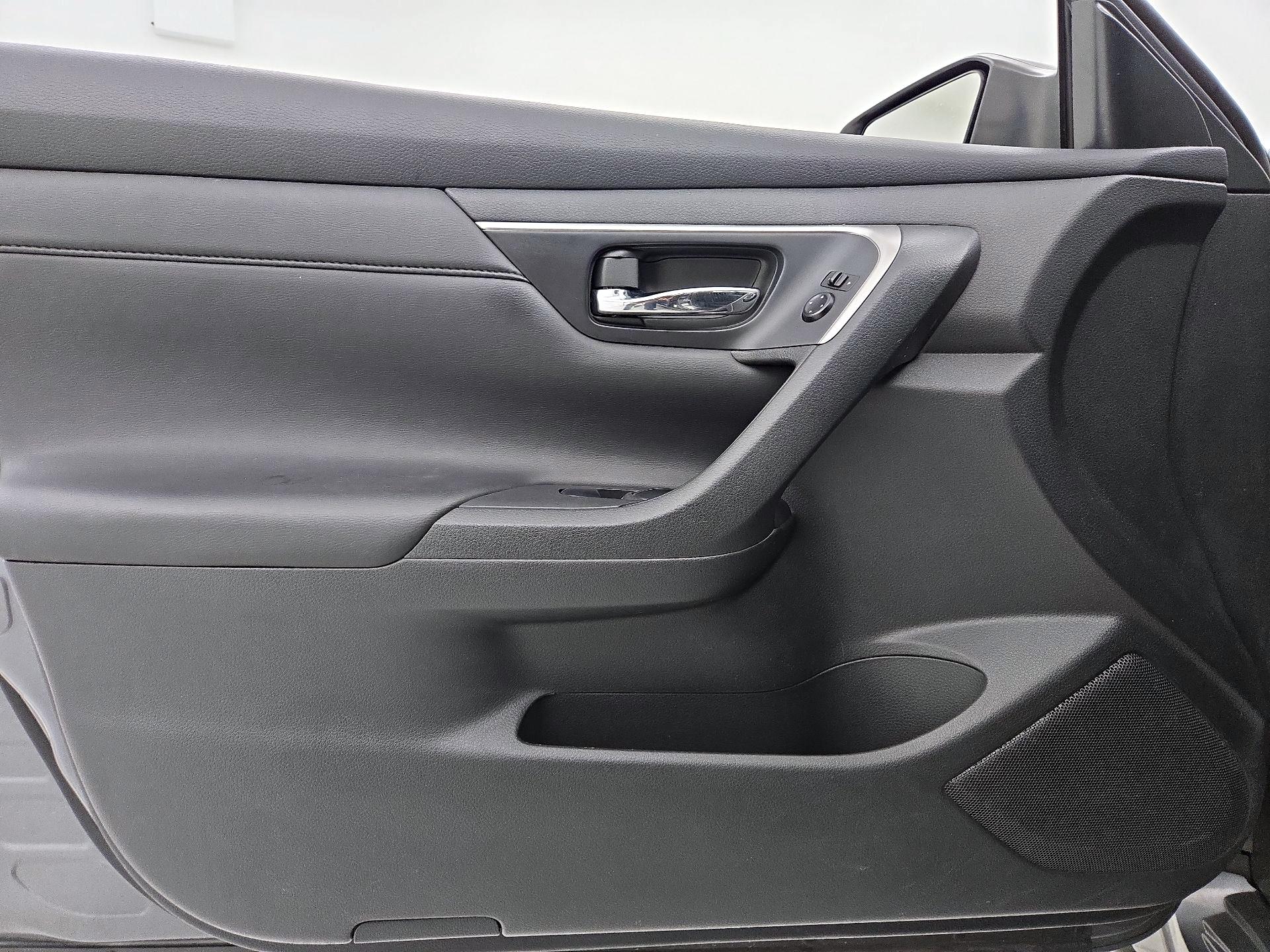 Thumbnail: 2015 Nissan Altima - 12