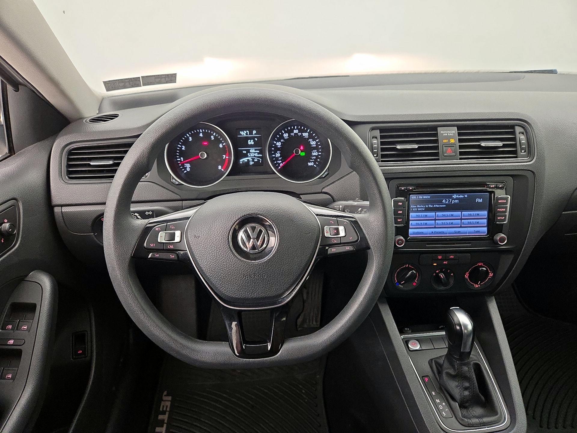 Thumbnail: 2015 Volkswagen Jetta - 10