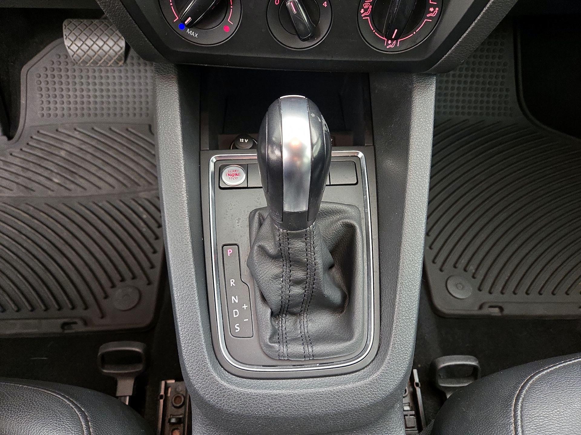 Thumbnail: 2015 Volkswagen Jetta - 17