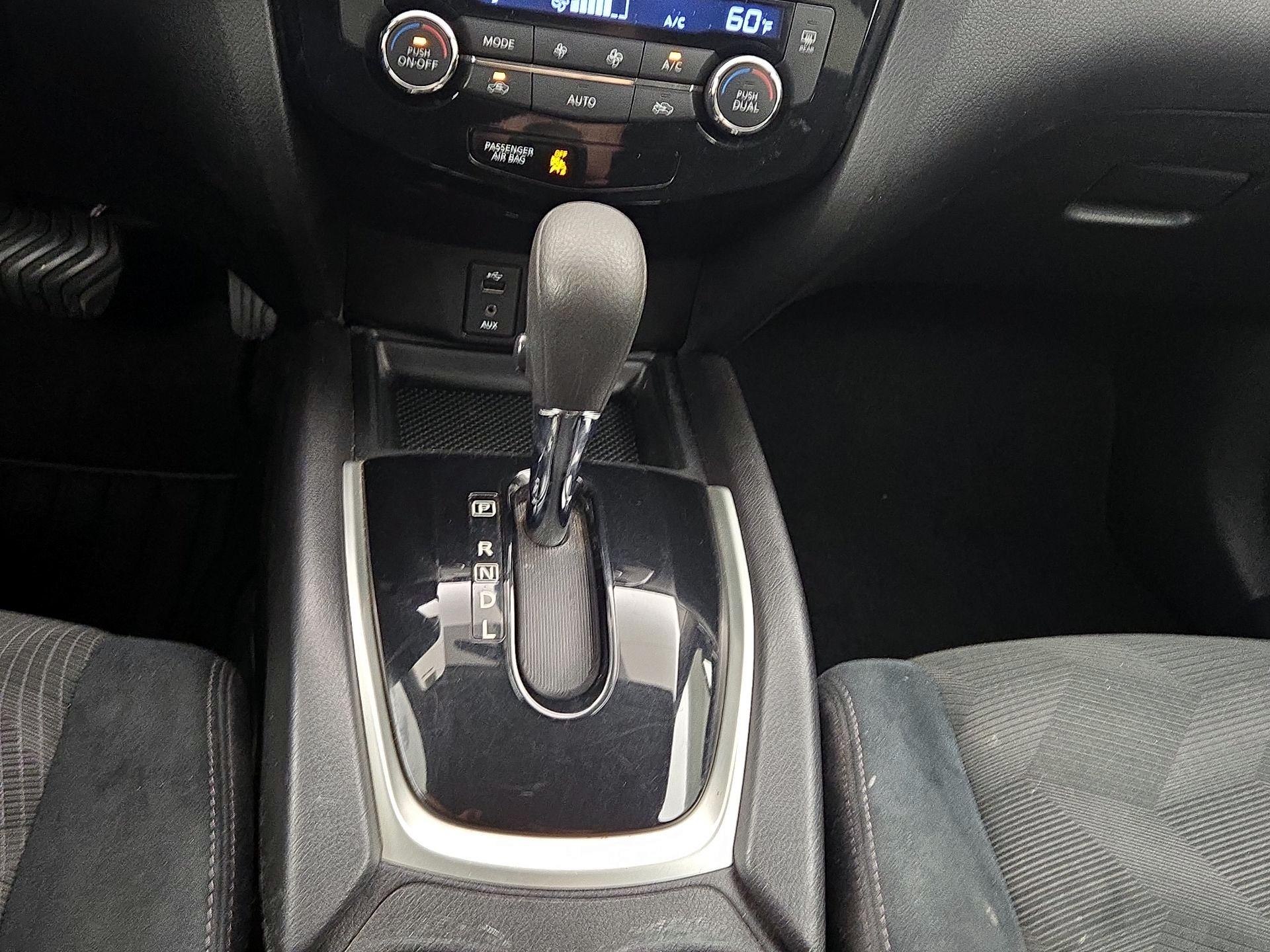 Thumbnail: 2015 Nissan Rogue - 17