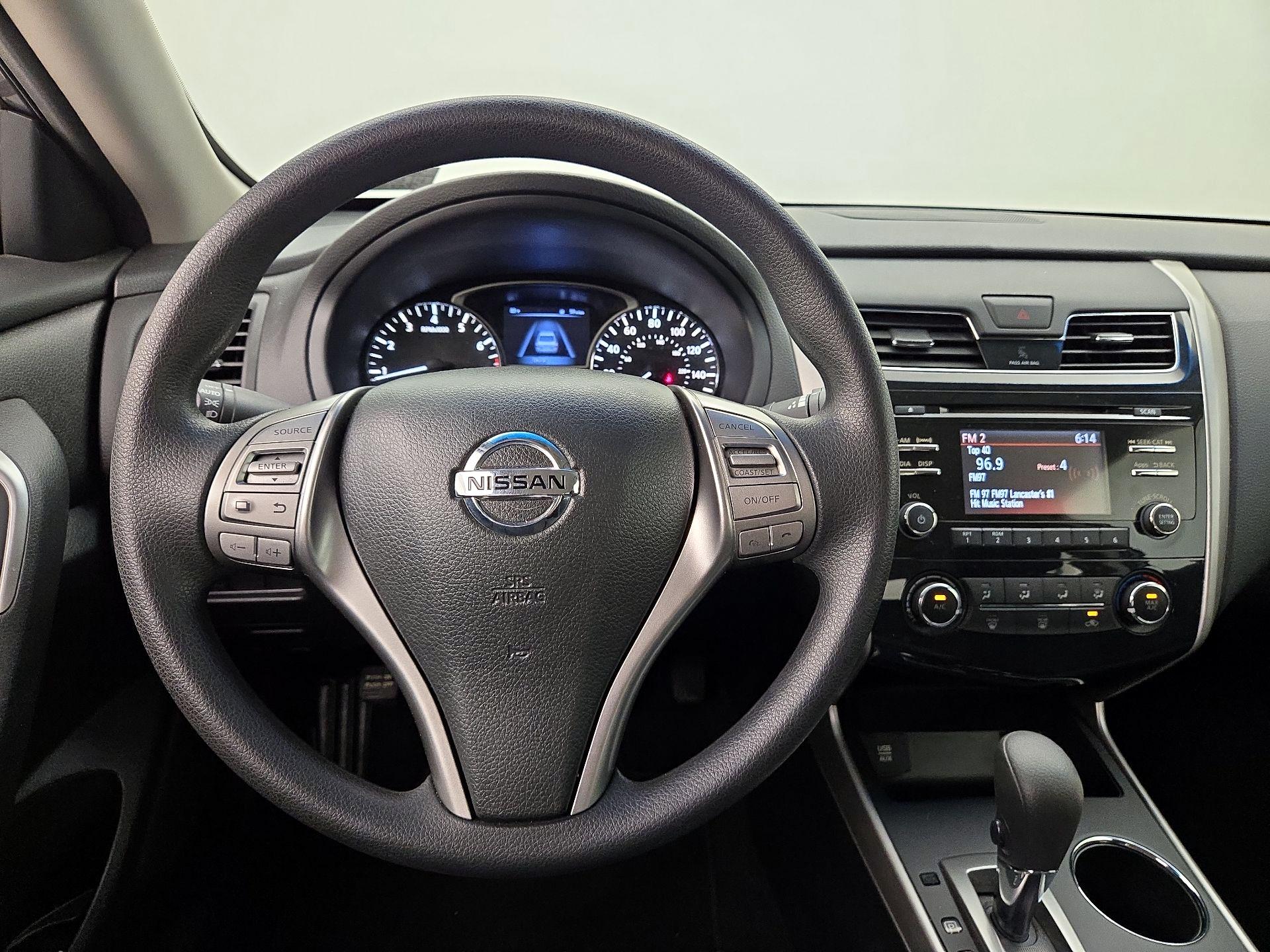 Thumbnail: 2015 Nissan Altima - 10