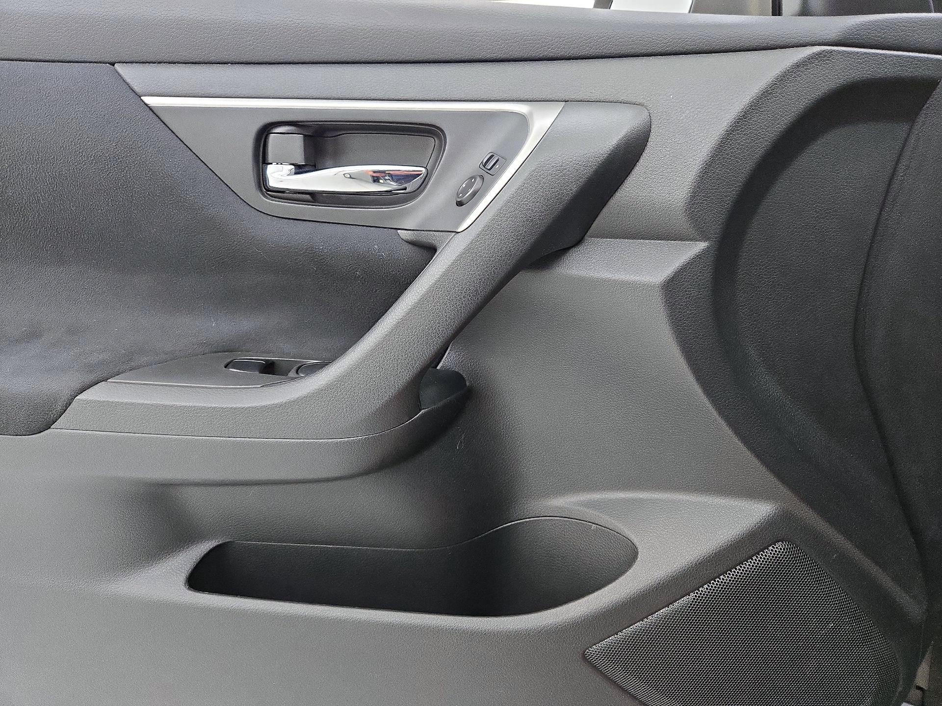 Thumbnail: 2015 Nissan Altima - 12