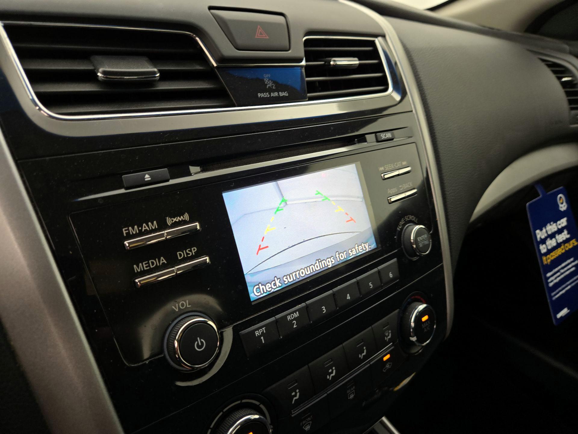 Thumbnail: 2015 Nissan Altima - 14