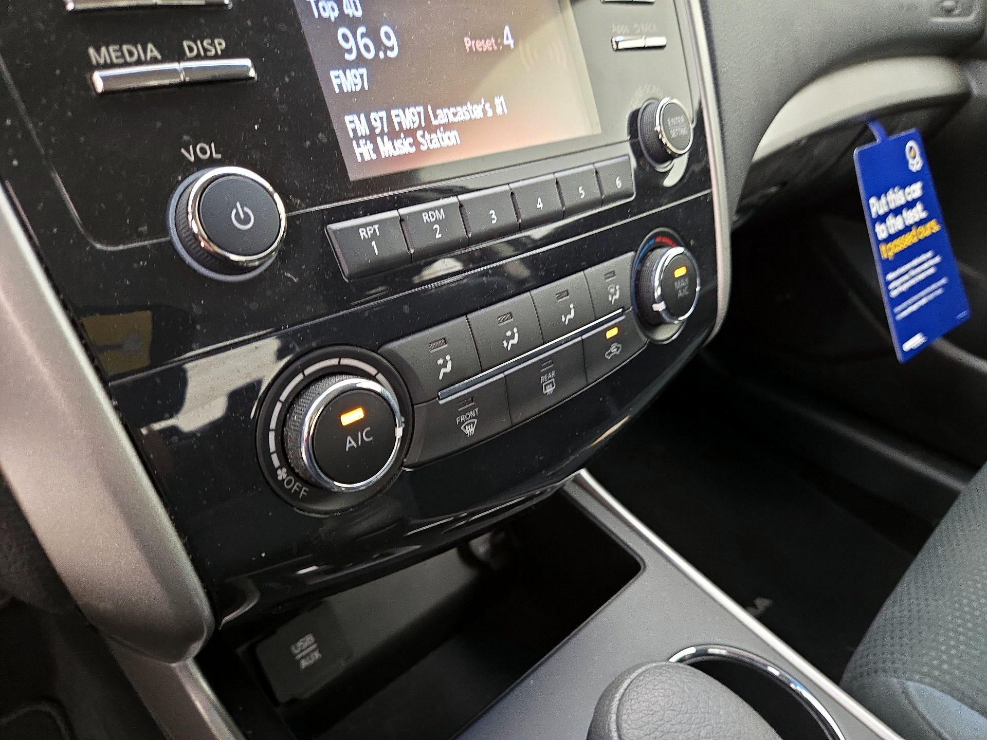 Thumbnail: 2015 Nissan Altima - 16