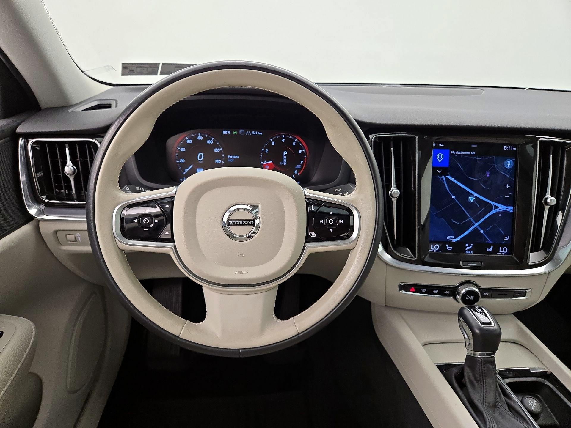 Thumbnail: 2020 Volvo S60 - 10