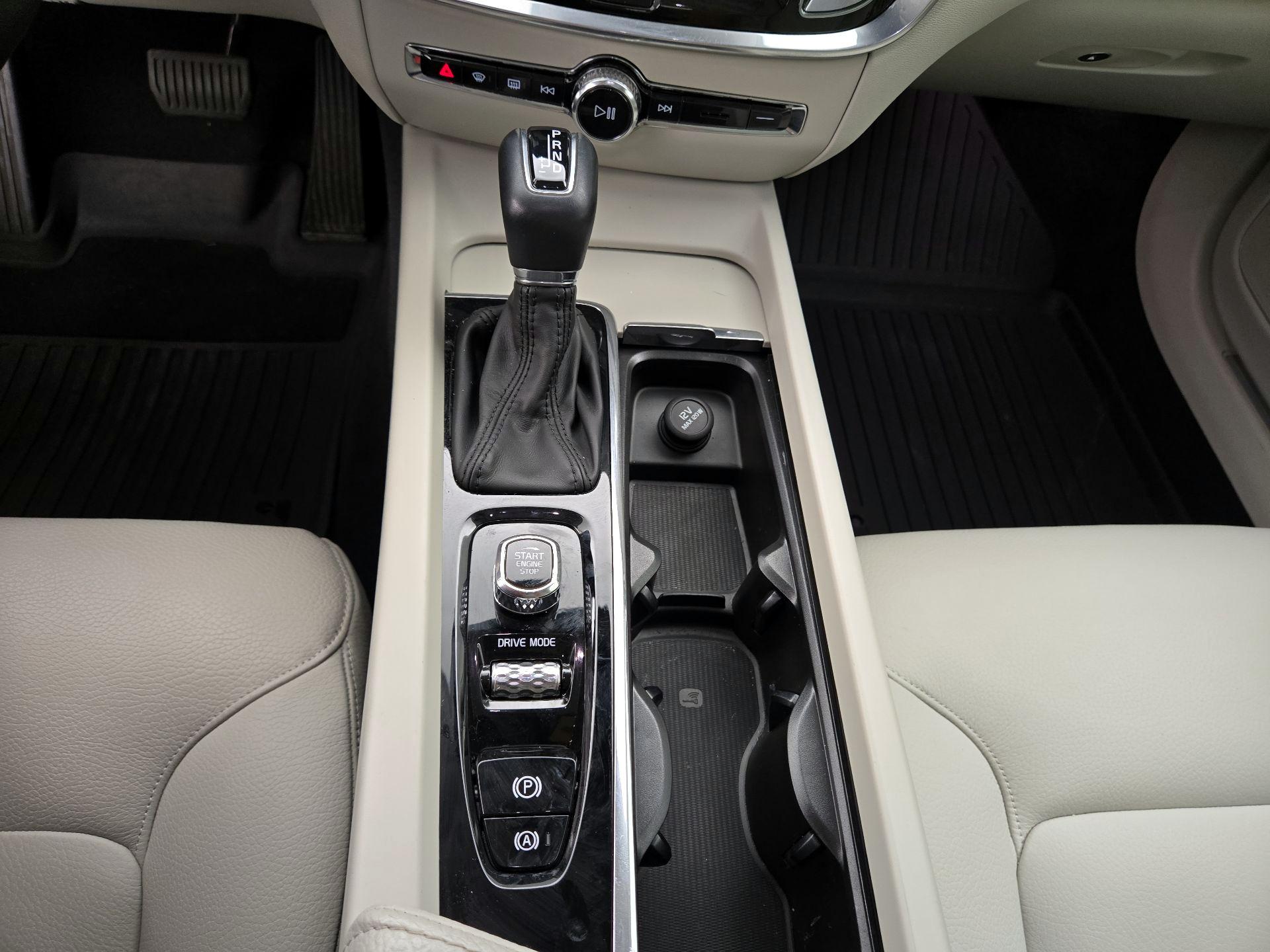 Thumbnail: 2020 Volvo S60 - 18