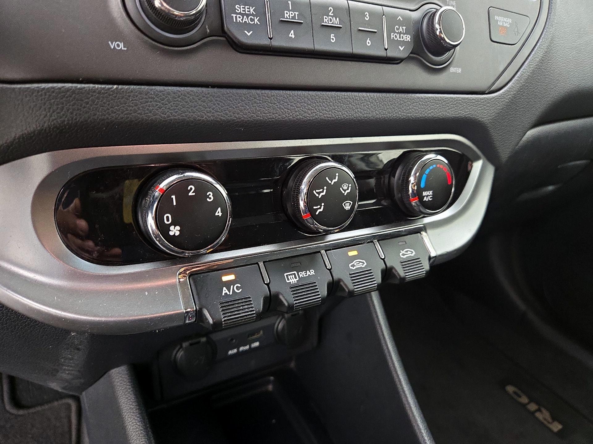 Thumbnail: 2013 Kia Rio5 - 15