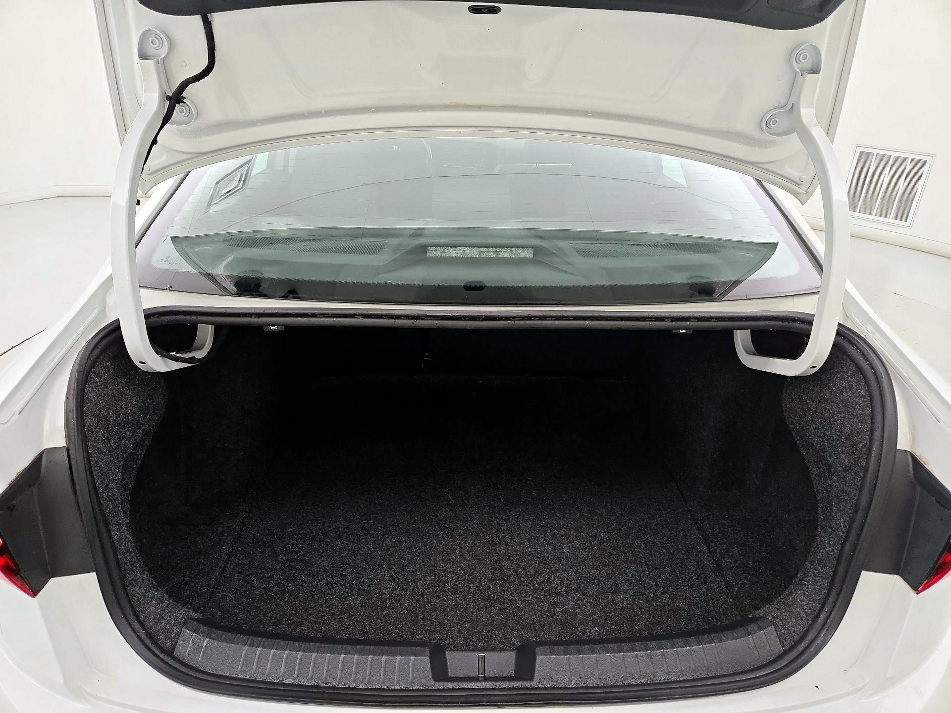 Thumbnail: 2019 Volkswagen Jetta - 20