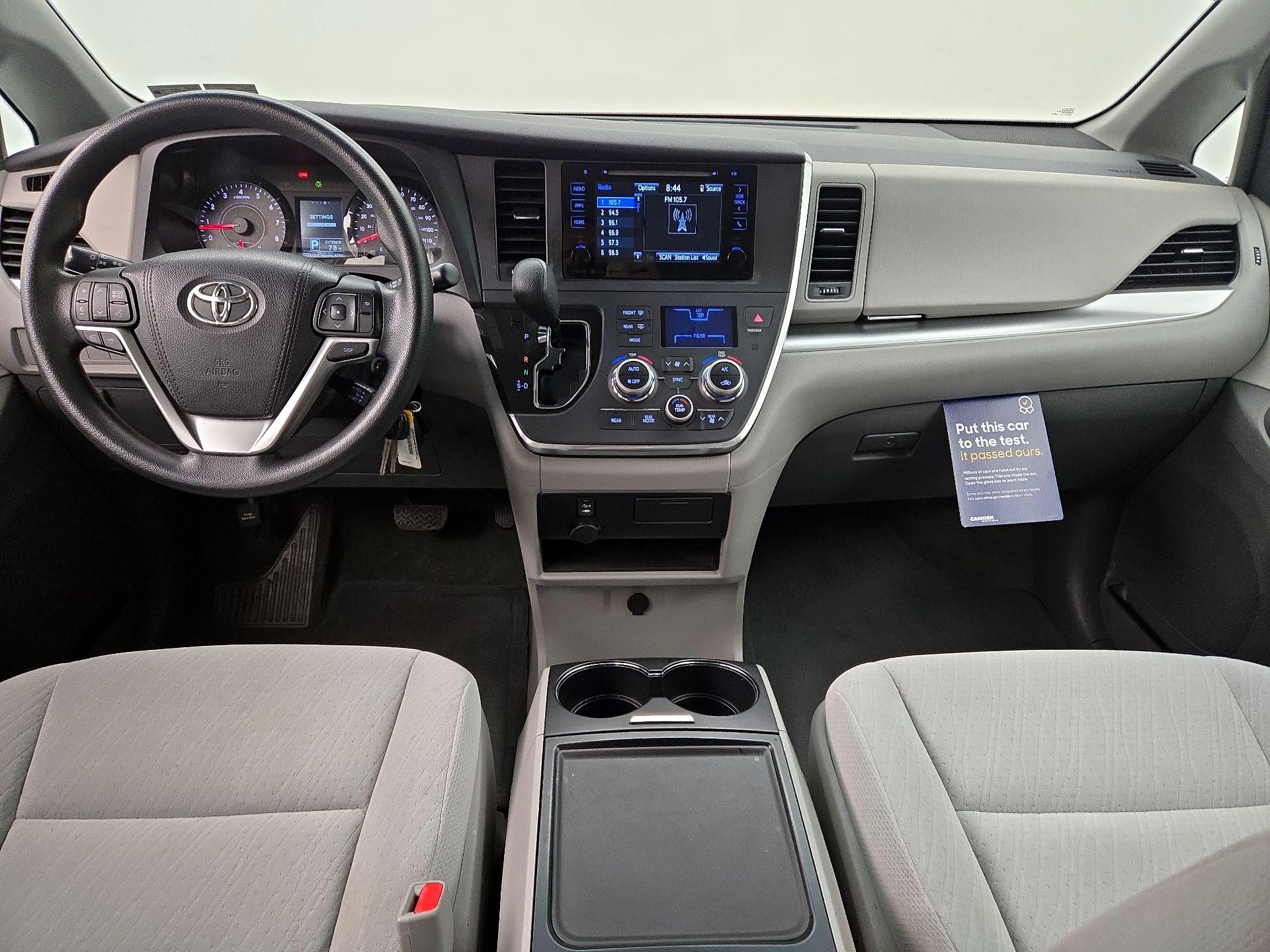 Thumbnail: 2015 Toyota Sienna - 9