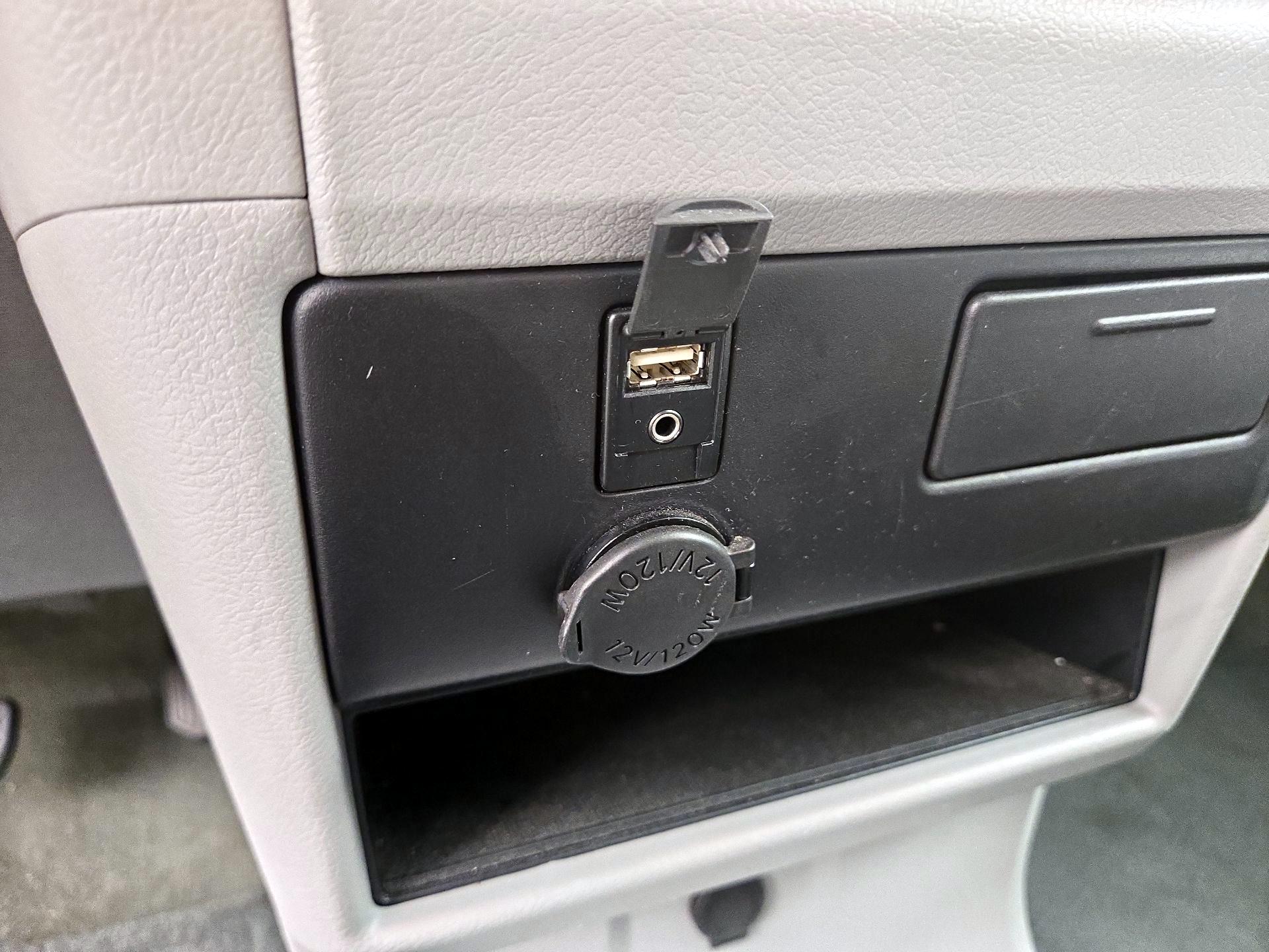 Thumbnail: 2015 Toyota Sienna - 18
