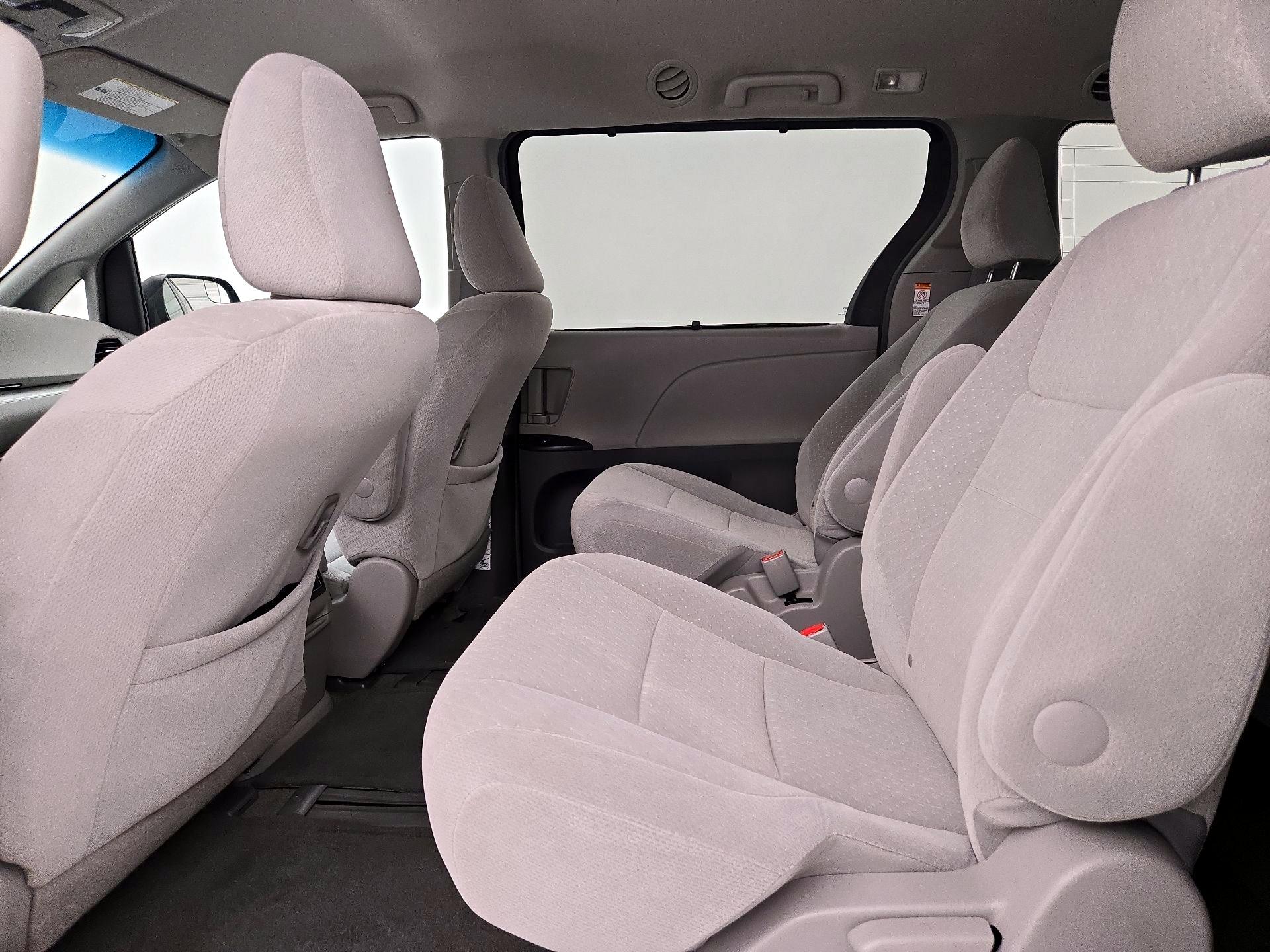 Thumbnail: 2015 Toyota Sienna - 19