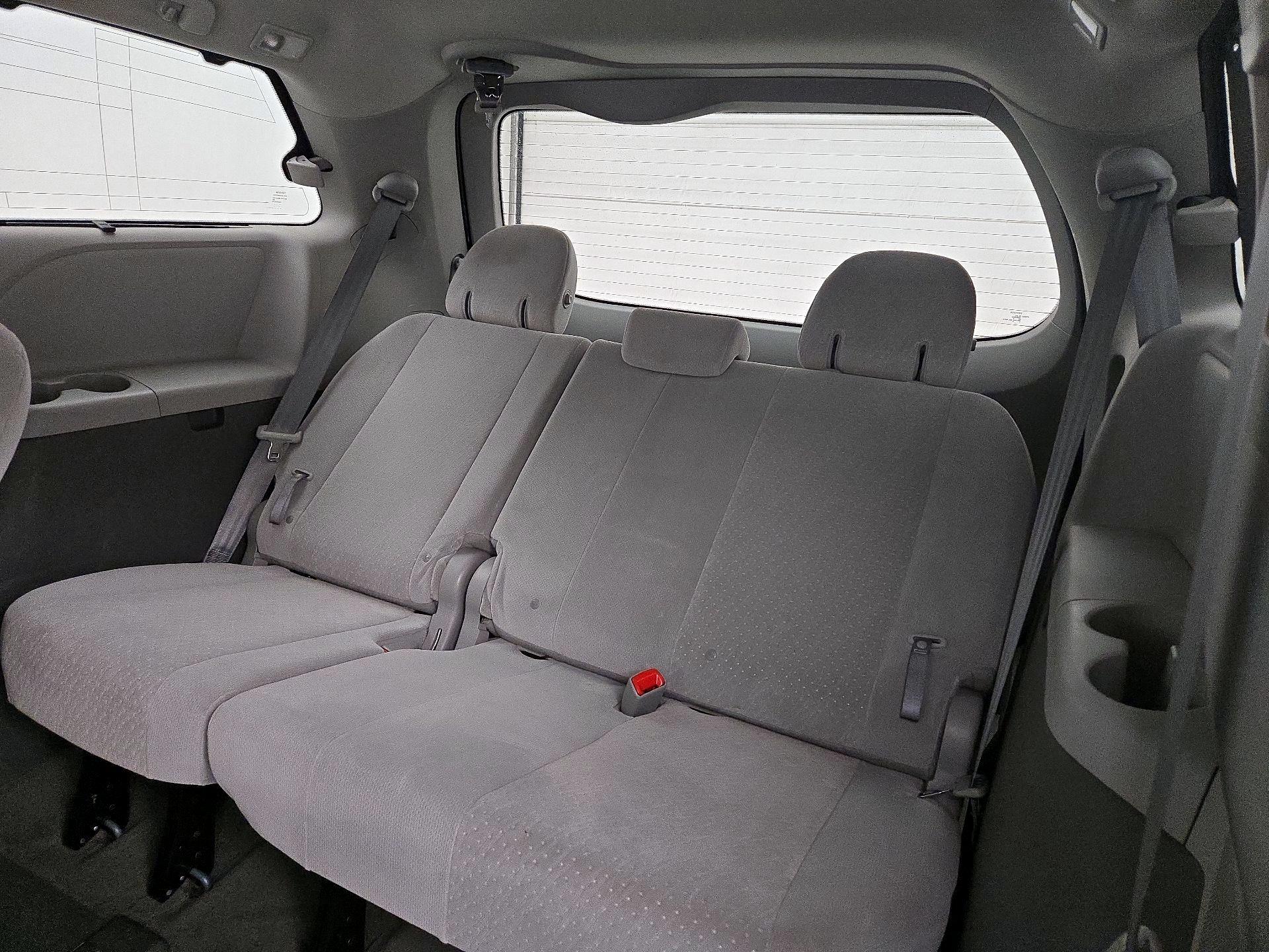 Thumbnail: 2015 Toyota Sienna - 20