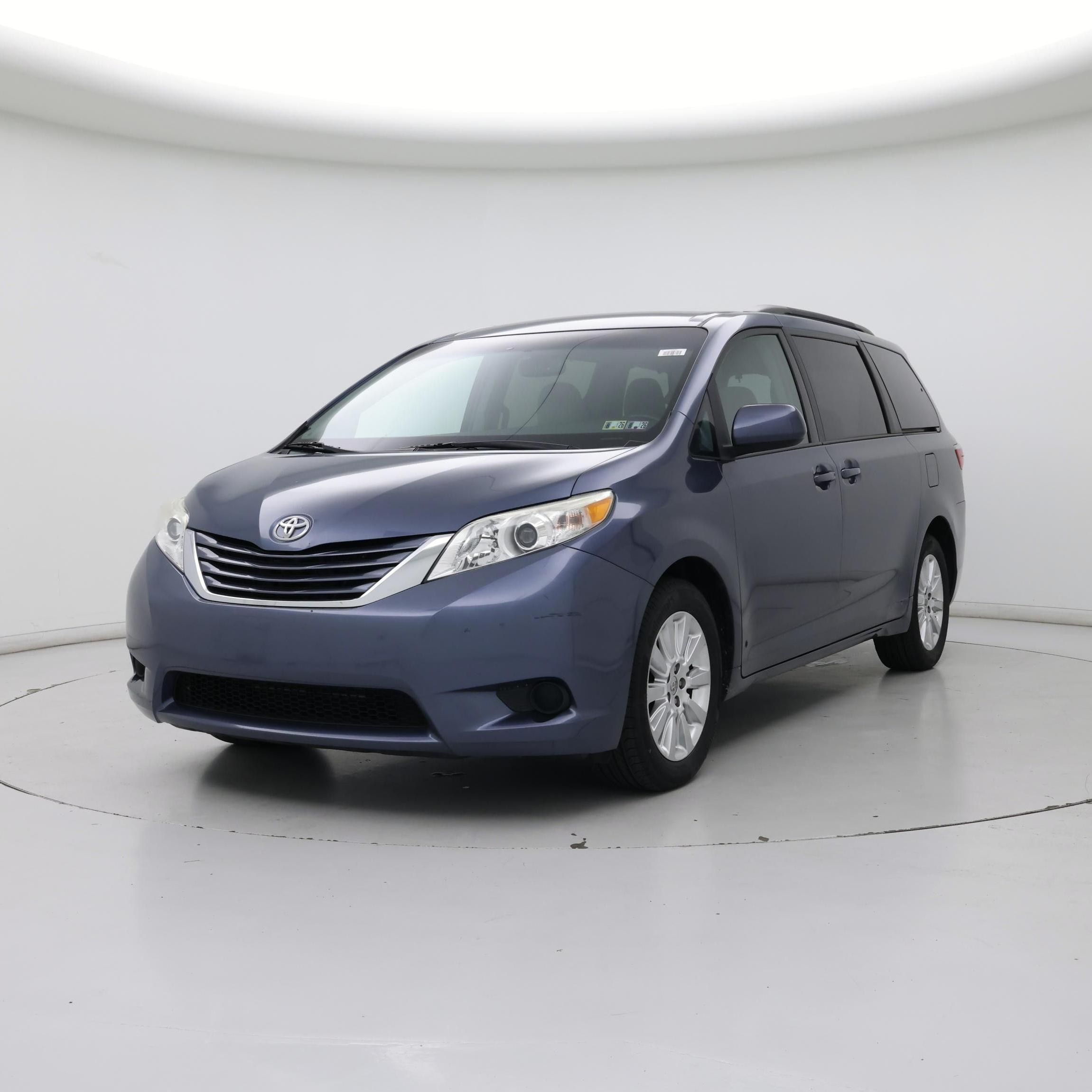 Thumbnail: 2015 Toyota Sienna - 4