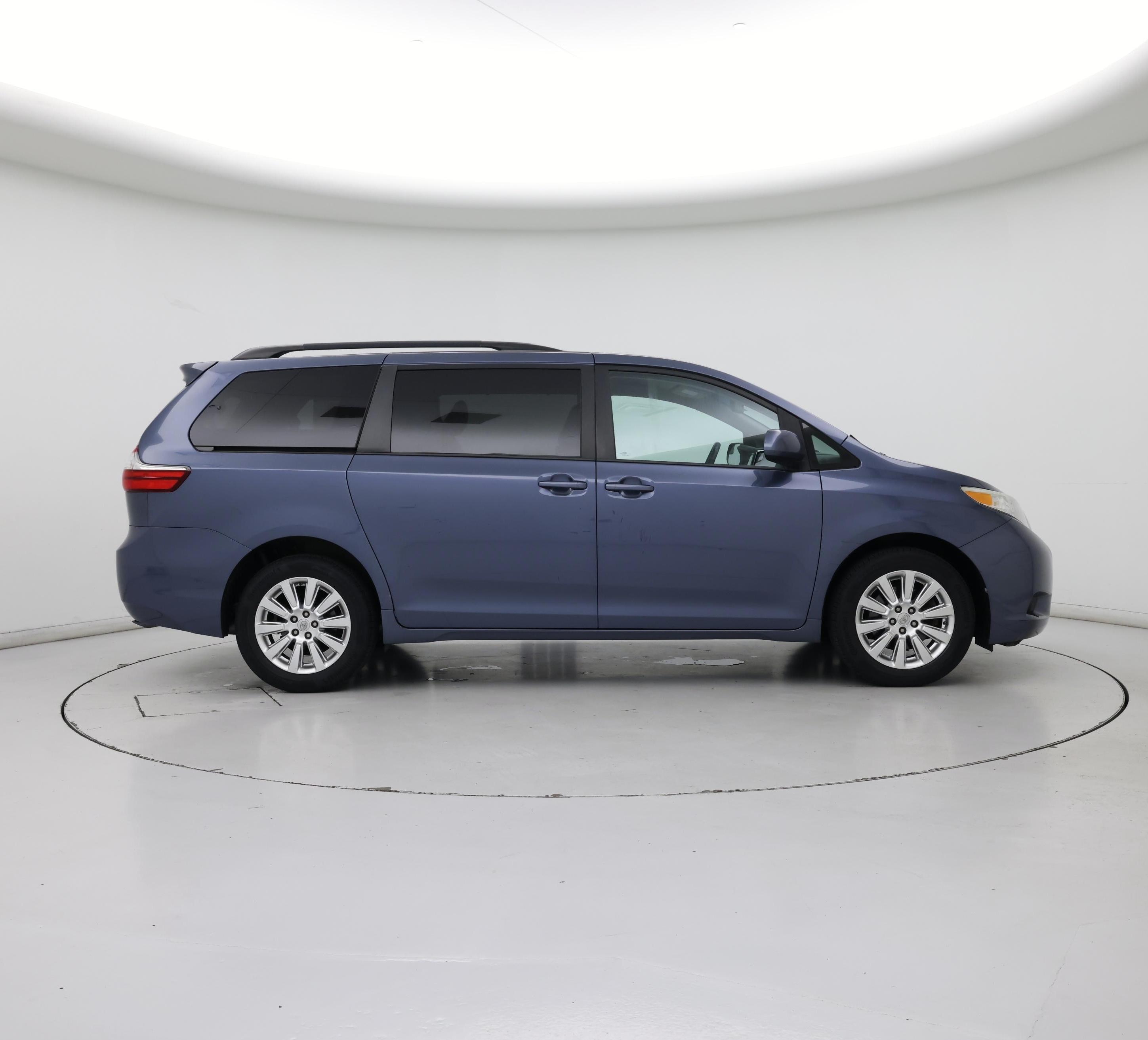 Thumbnail: 2015 Toyota Sienna - 7