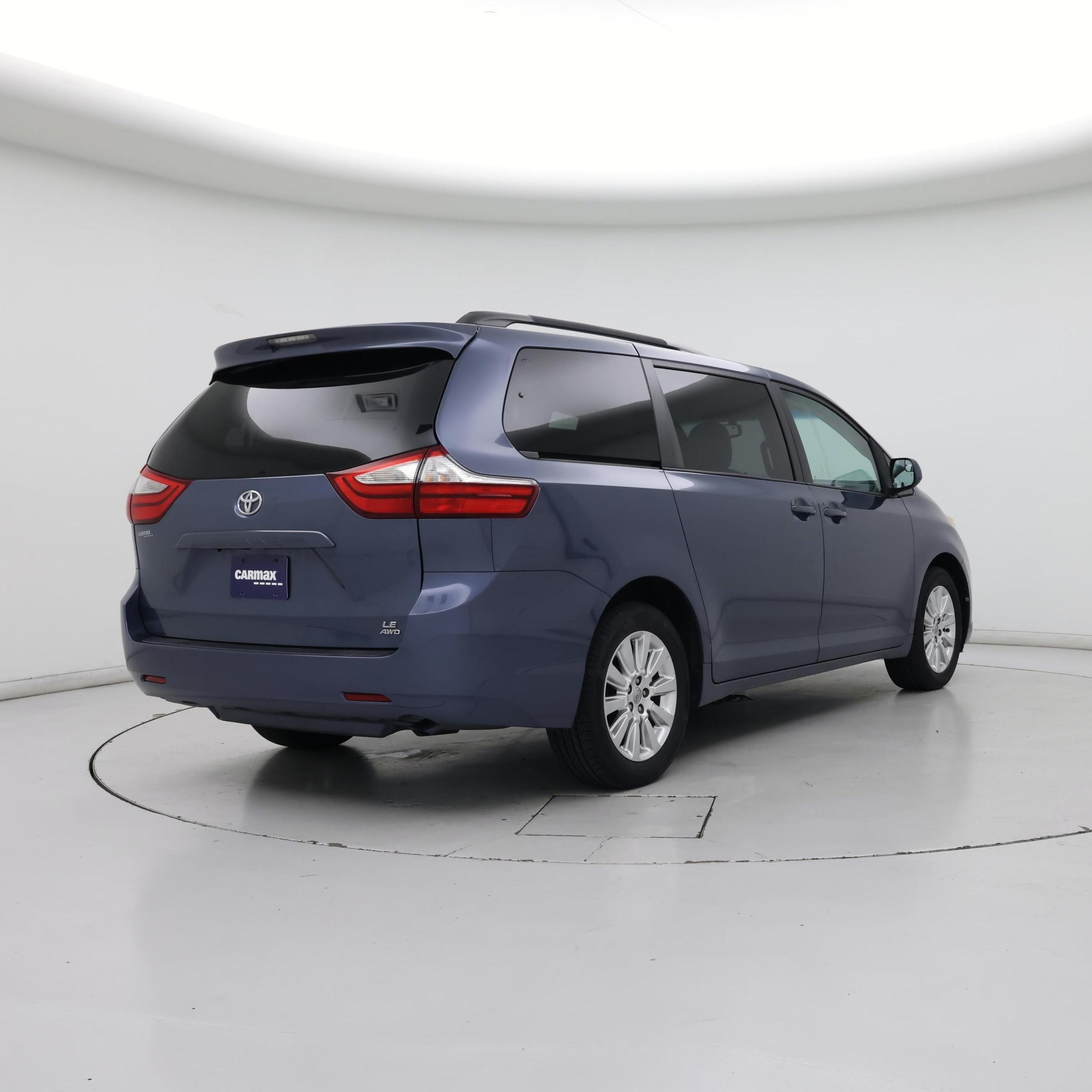 Thumbnail: 2015 Toyota Sienna - 8