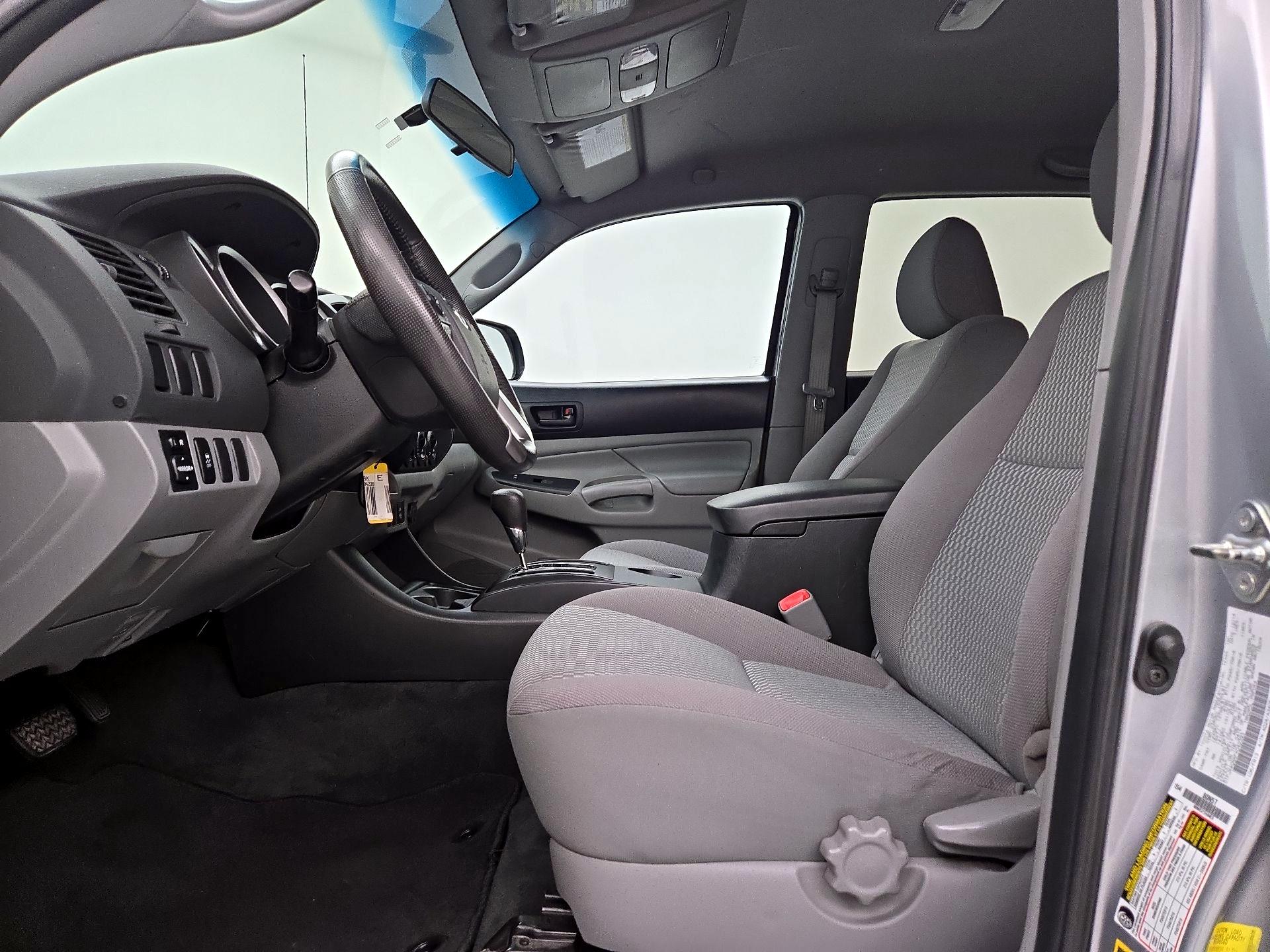 Thumbnail: 2015 Toyota Tacoma - 11