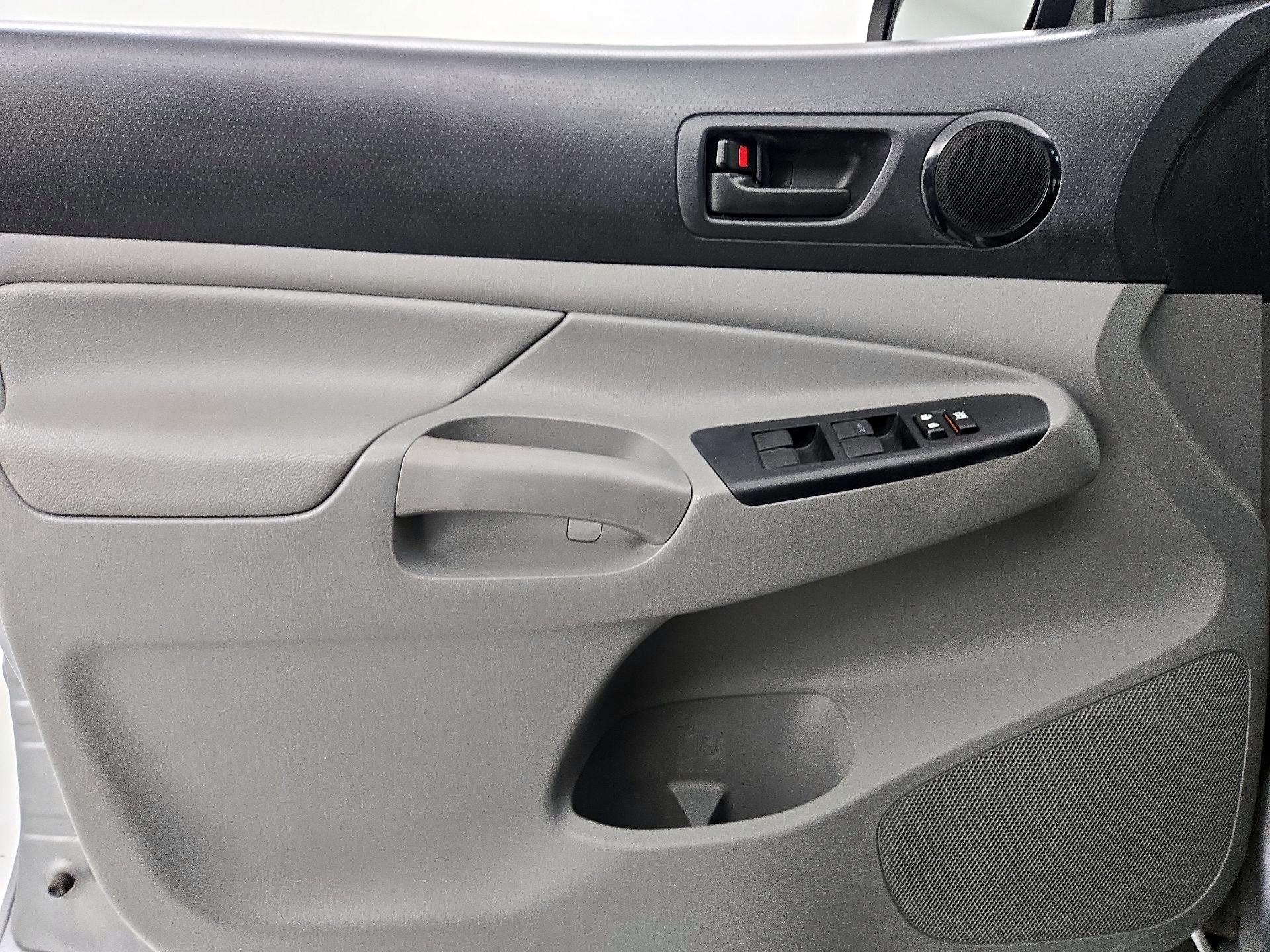 Thumbnail: 2015 Toyota Tacoma - 12