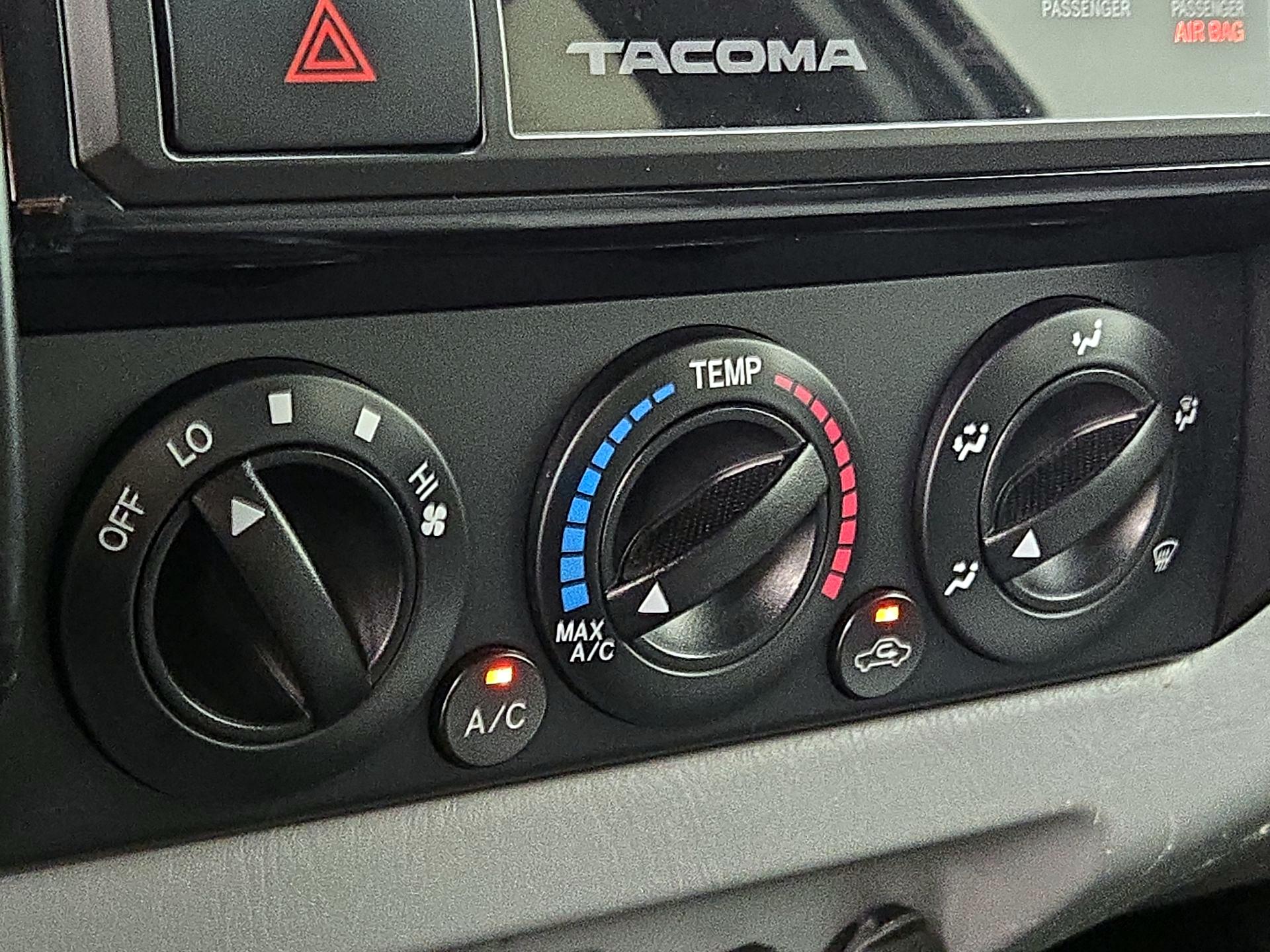 Thumbnail: 2015 Toyota Tacoma - 15