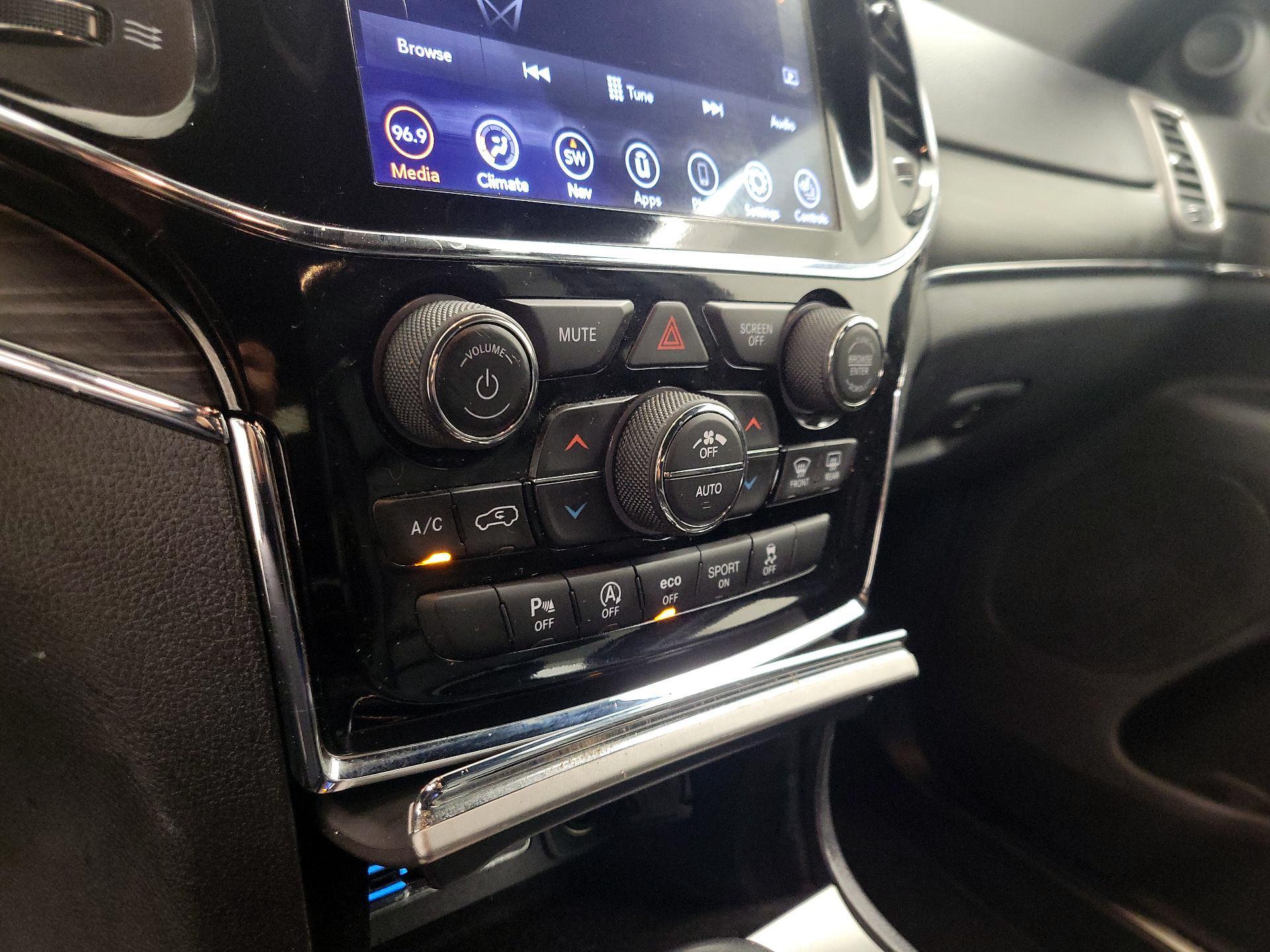 Thumbnail: 2020 Jeep Grand Cherokee - 17