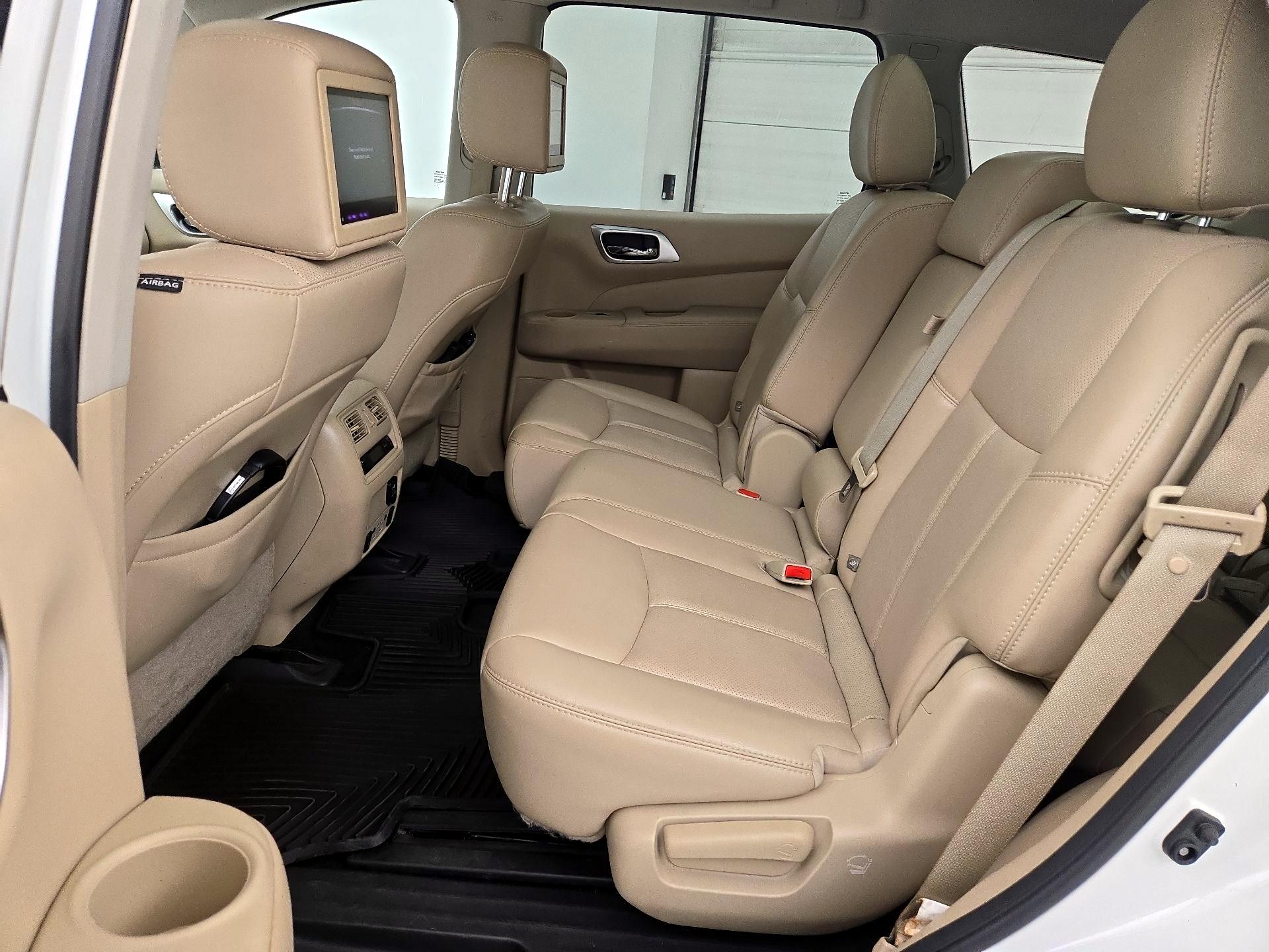 Thumbnail: 2017 Nissan Pathfinder - 18