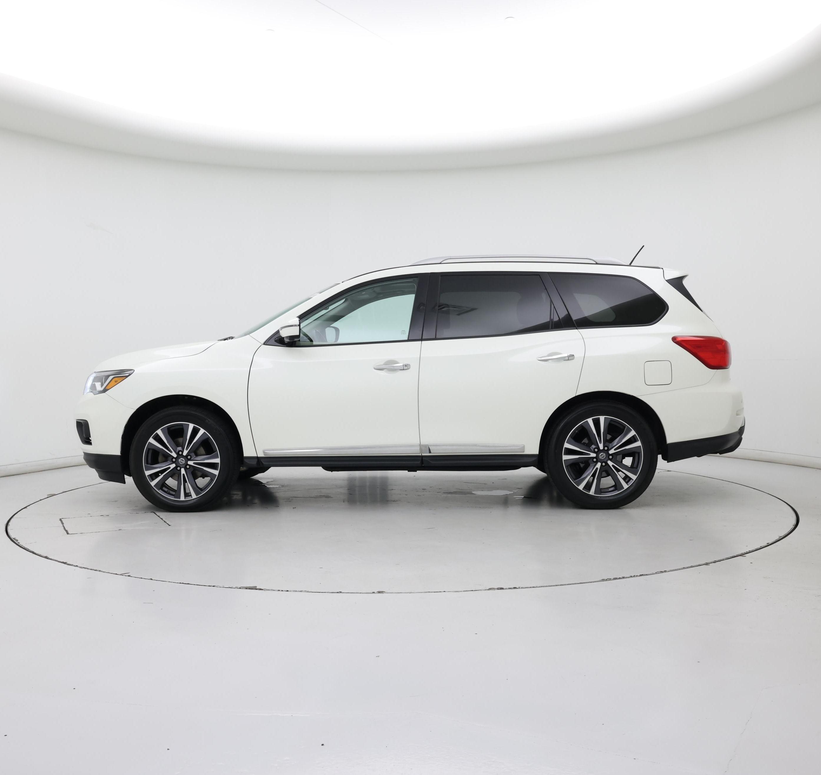 Thumbnail: 2017 Nissan Pathfinder - 3