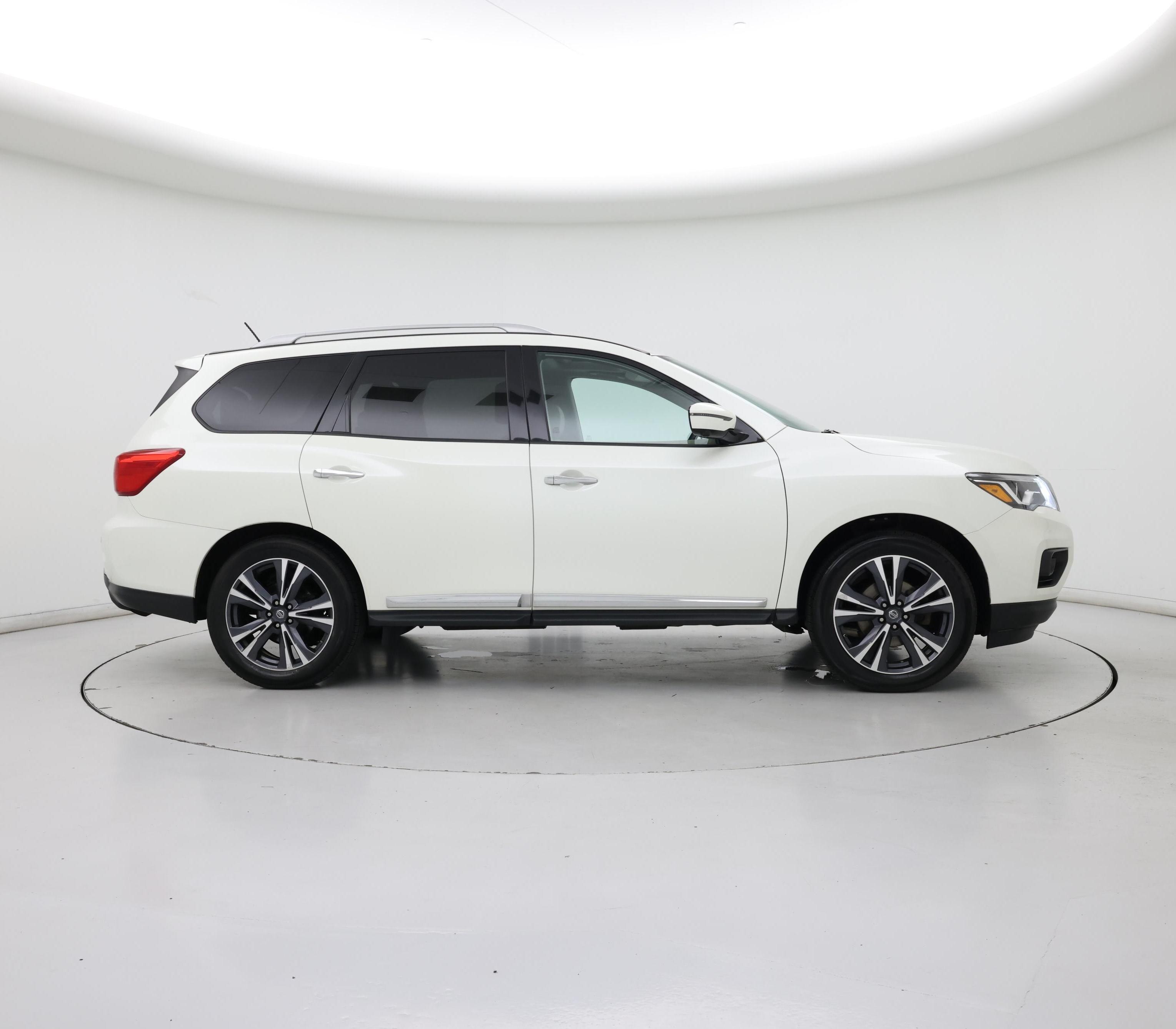 Thumbnail: 2017 Nissan Pathfinder - 7