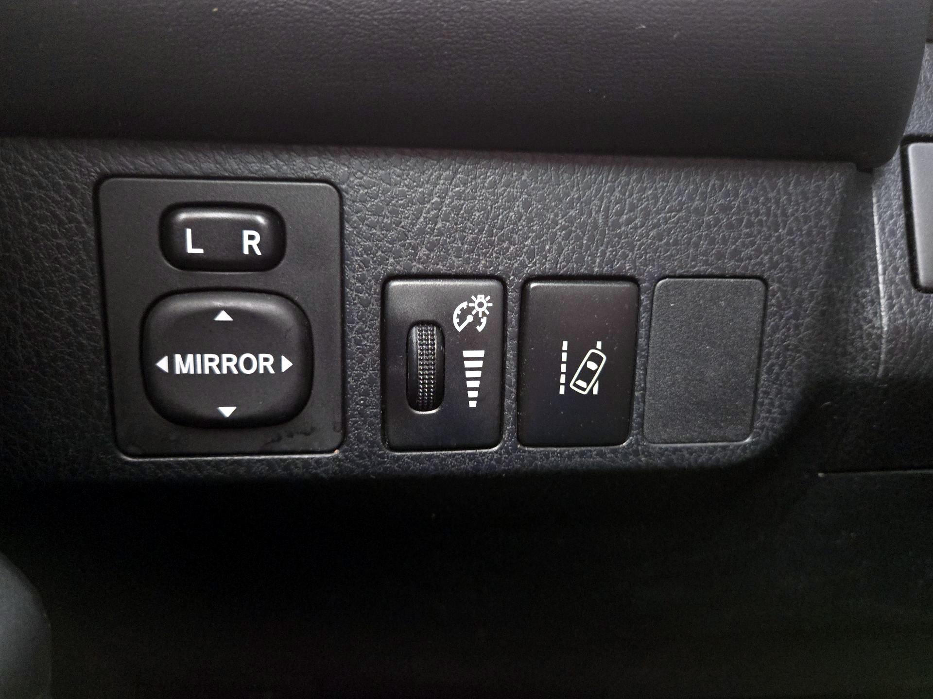 Thumbnail: 2017 Toyota RAV4 - 13