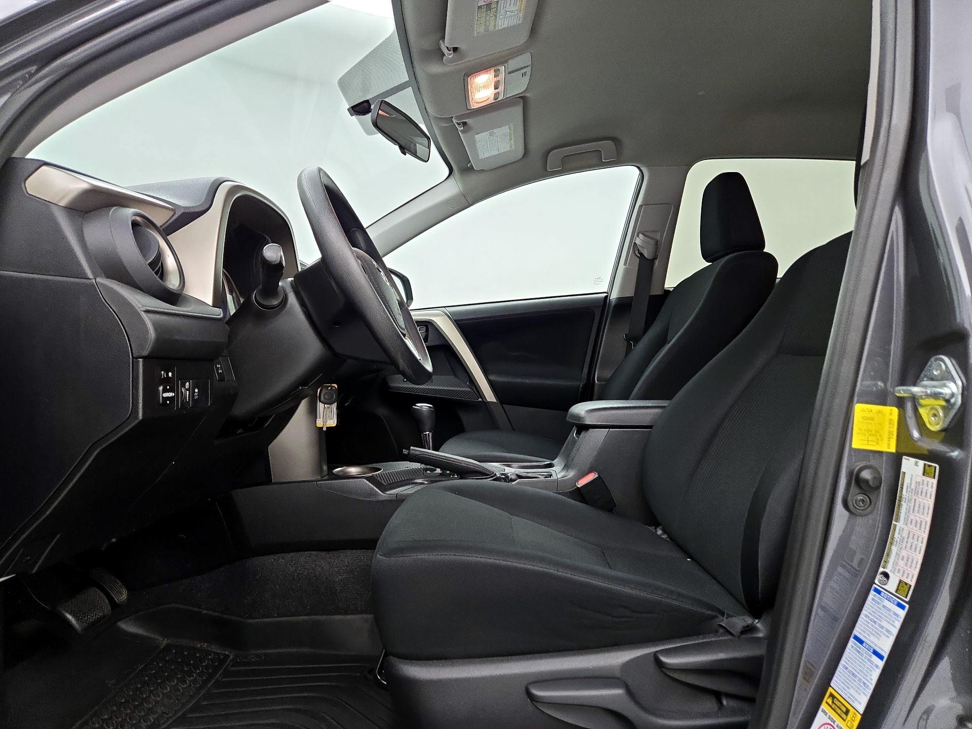 Thumbnail: 2015 Toyota RAV4 - 11