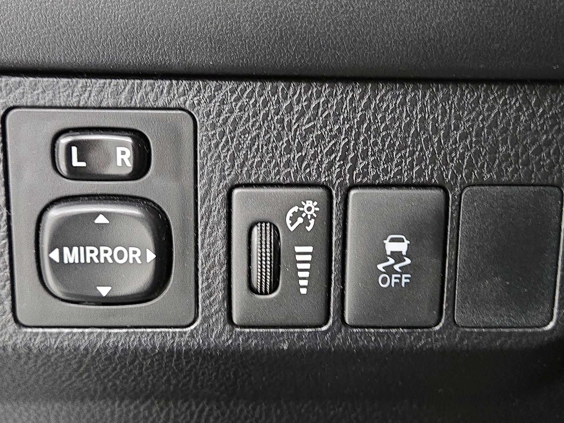 Thumbnail: 2015 Toyota RAV4 - 13