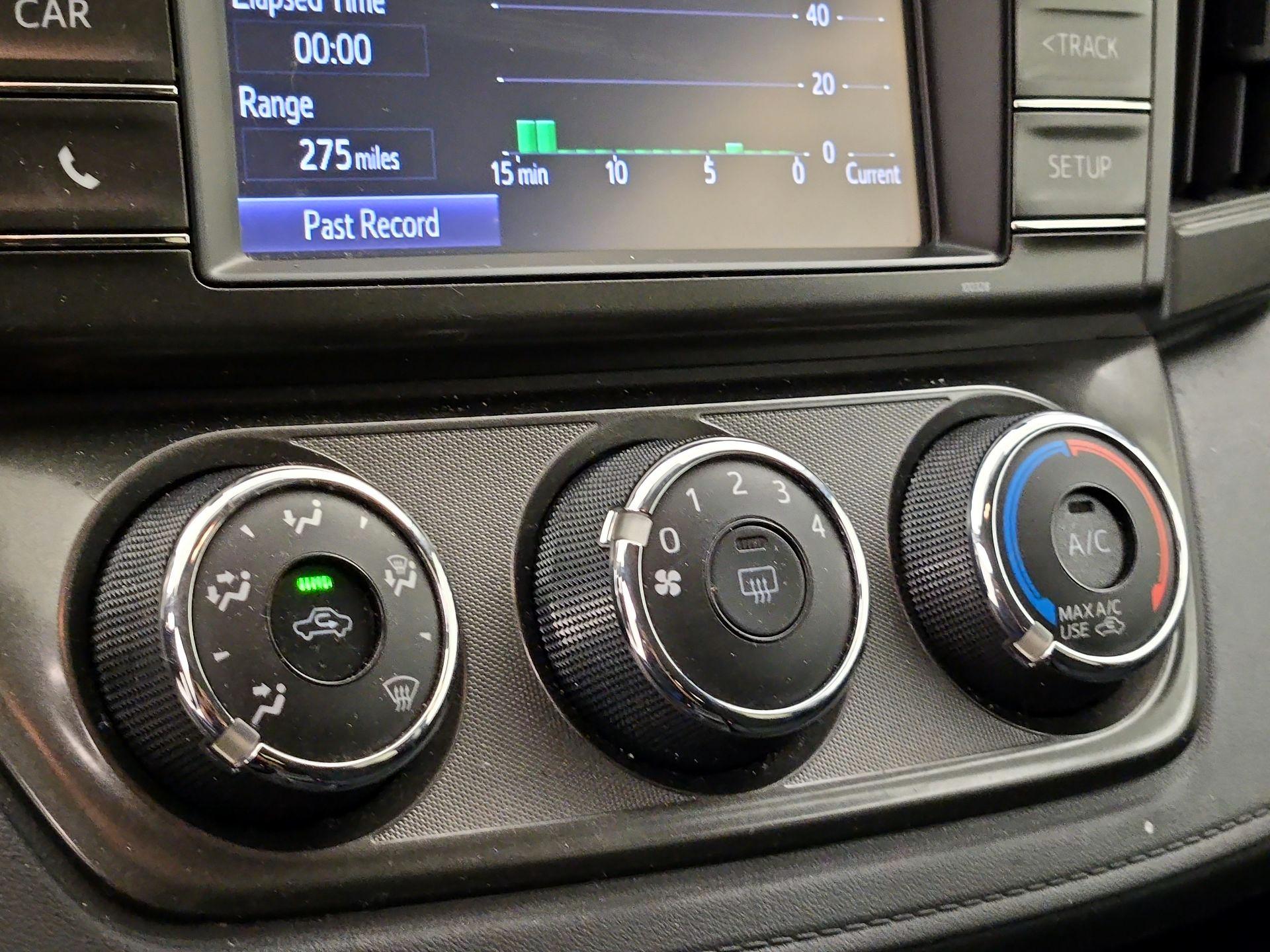 Thumbnail: 2015 Toyota RAV4 - 16