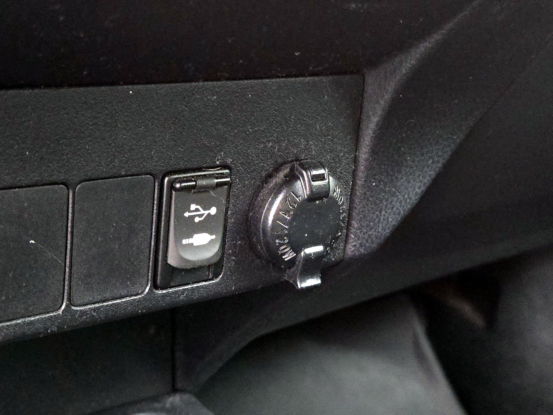 Thumbnail: 2015 Toyota RAV4 - 18