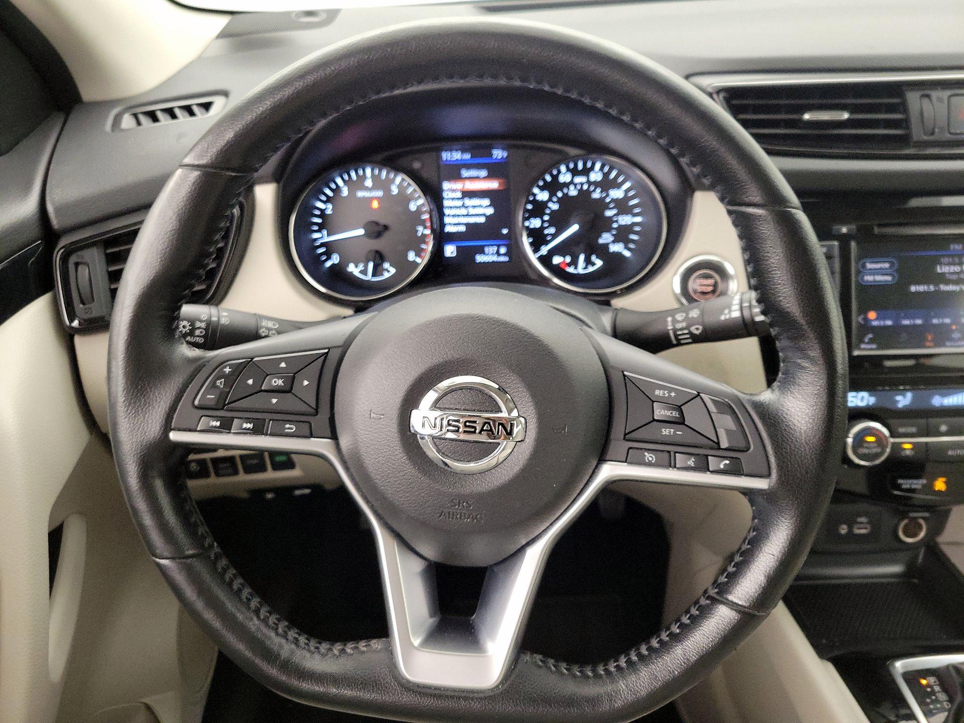 Thumbnail: 2020 Nissan Rogue Sport - 10